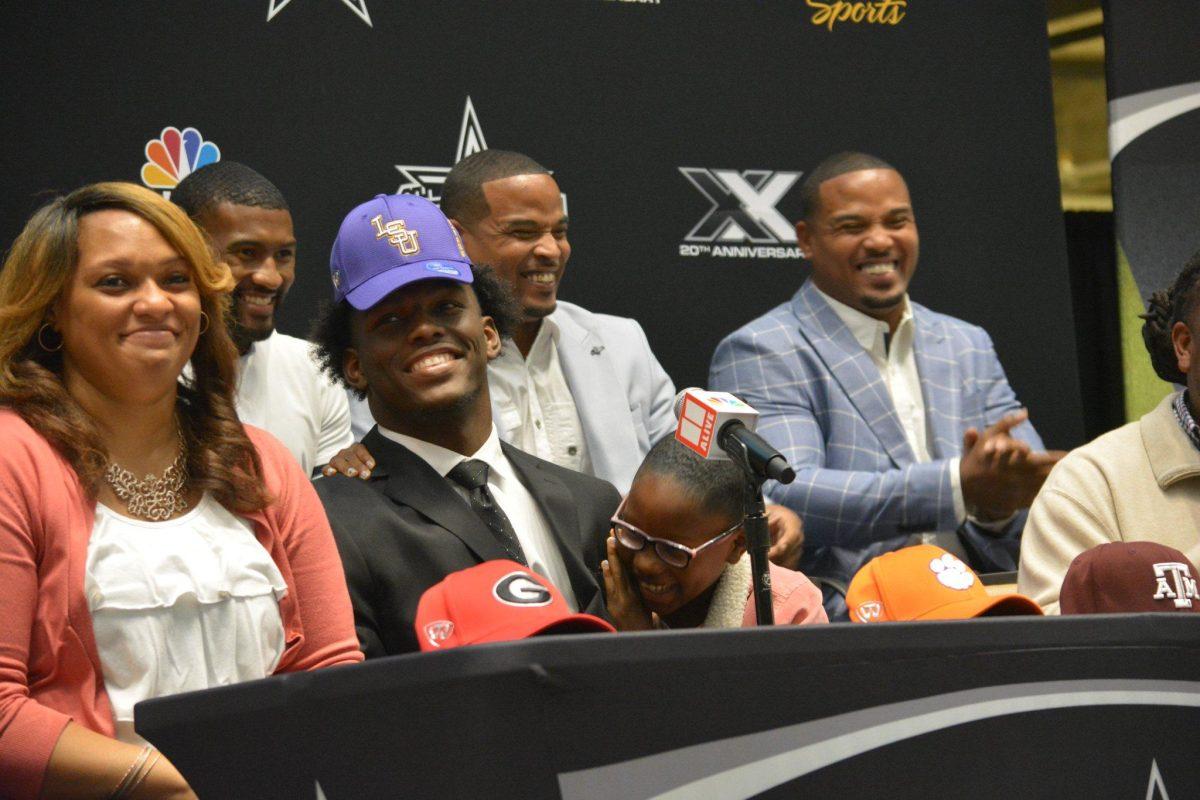 No. 1 tight end Arik Gilbert commits to LSU on Wednesday, Oct. 23, 2019.