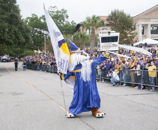 PHOTOS: LSU football walks down Victory Hill