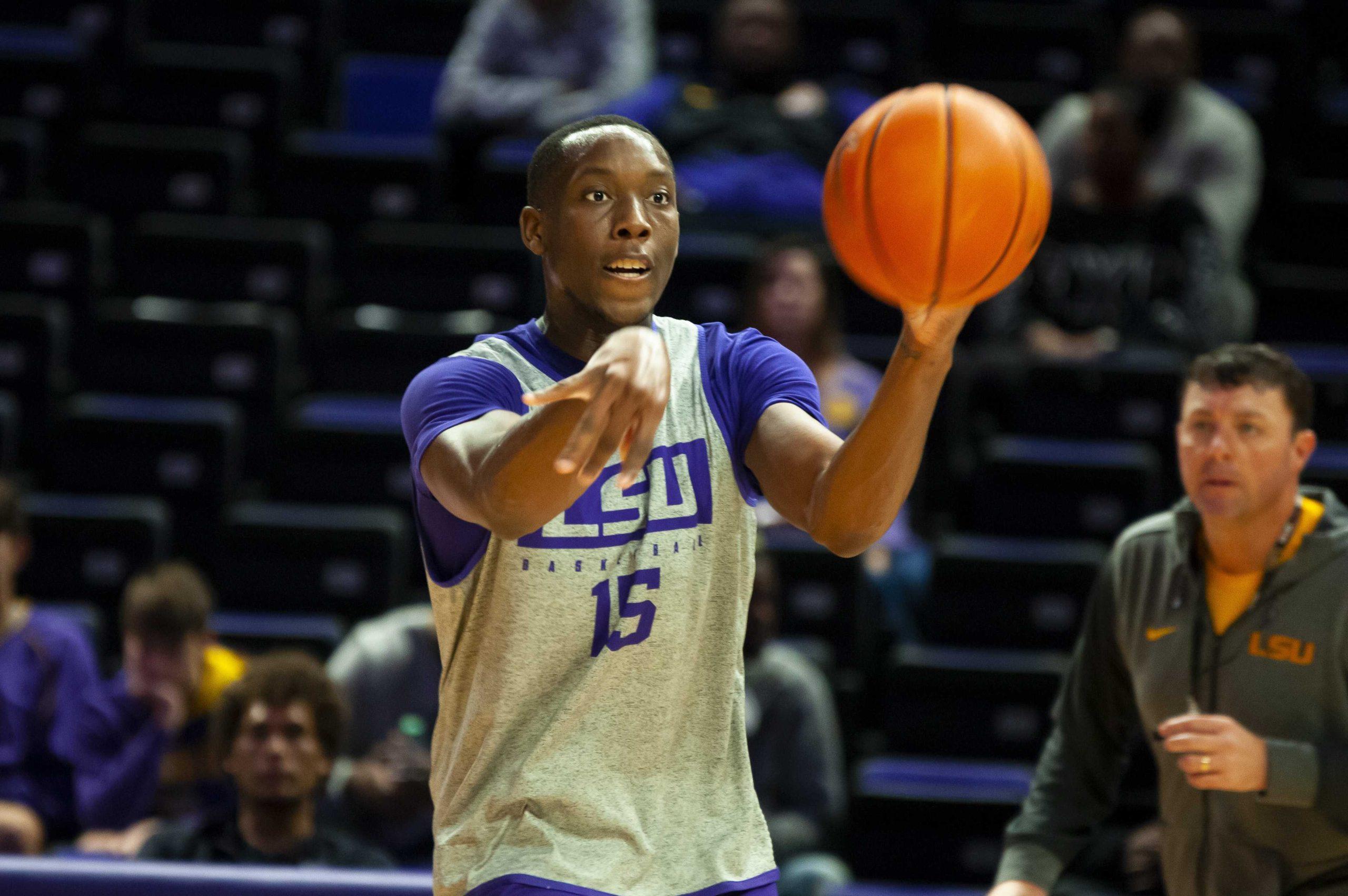 PHOTOS: Men's and Women's Basketball scrimmage in the Basketball Showcase