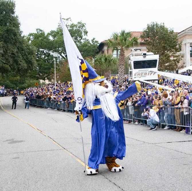 PHOTOS: LSU football walks down Victory Hill