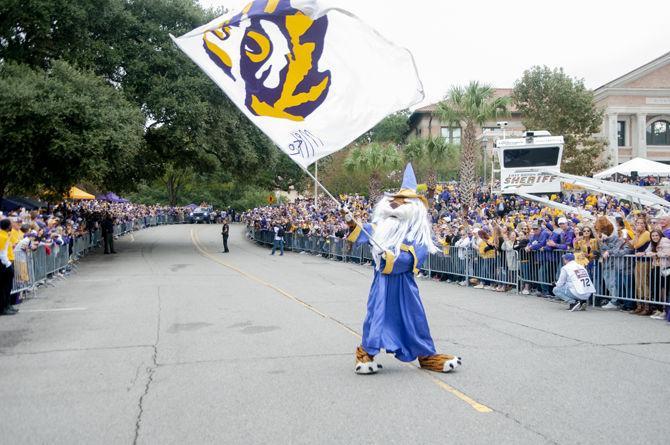 PHOTOS: LSU football walks down Victory Hill