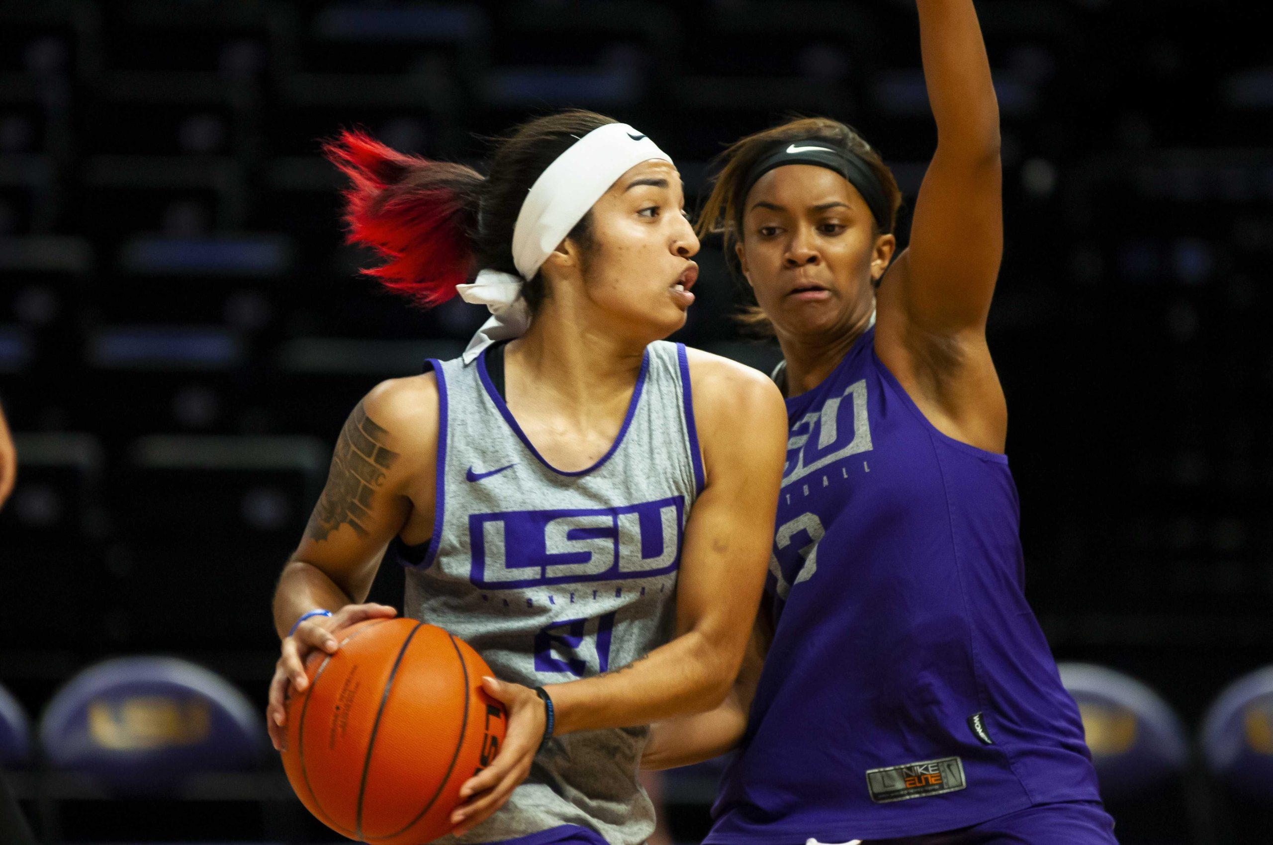 PHOTOS: Men's and Women's Basketball scrimmage in the Basketball Showcase