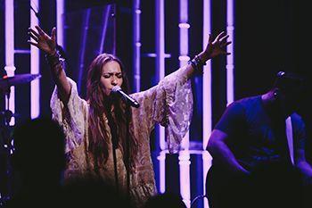 Singer Lauren Daigle courtesy Wikimedia Commons.