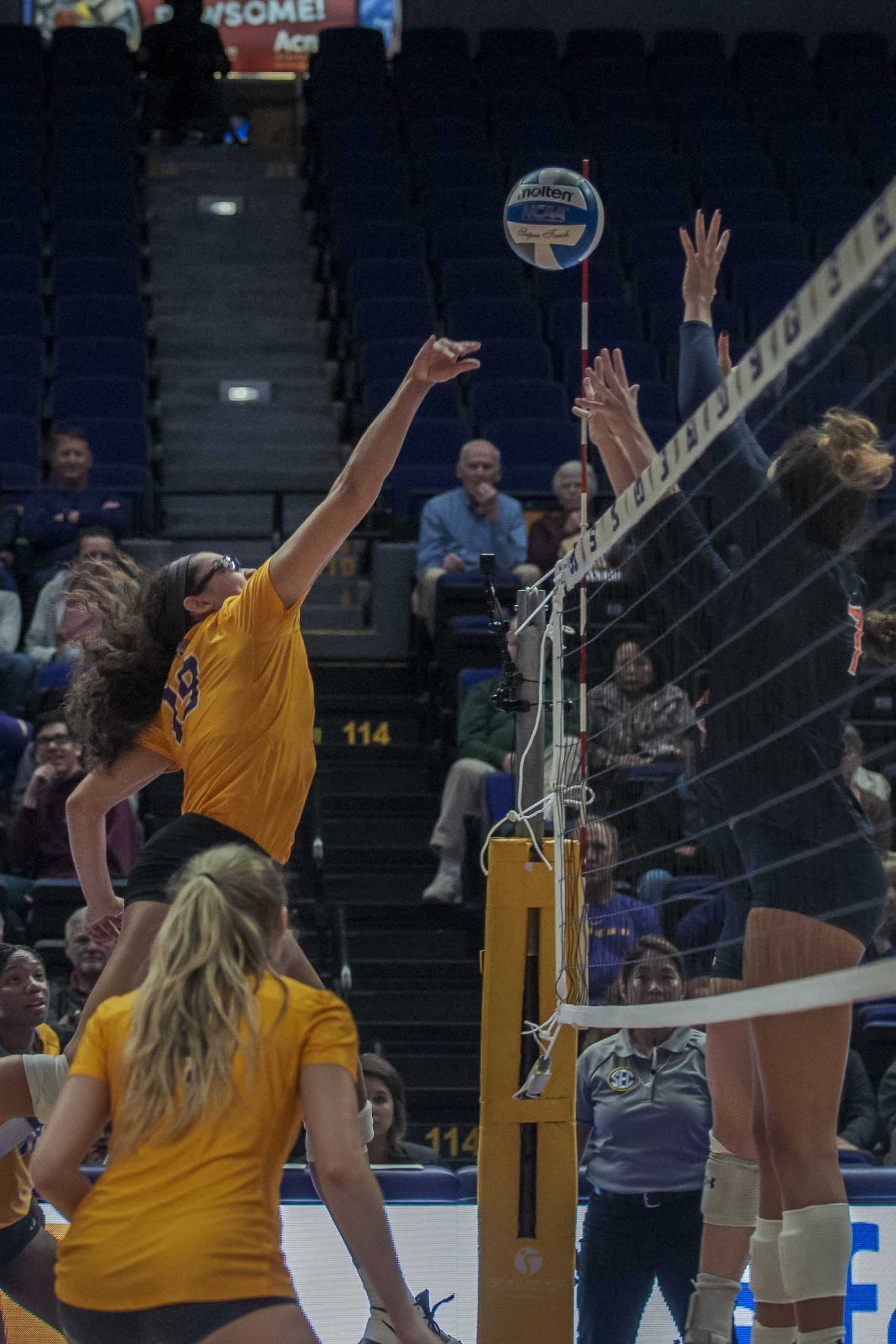 PHOTOS: LSU Women's Volleyball Defeats Auburn