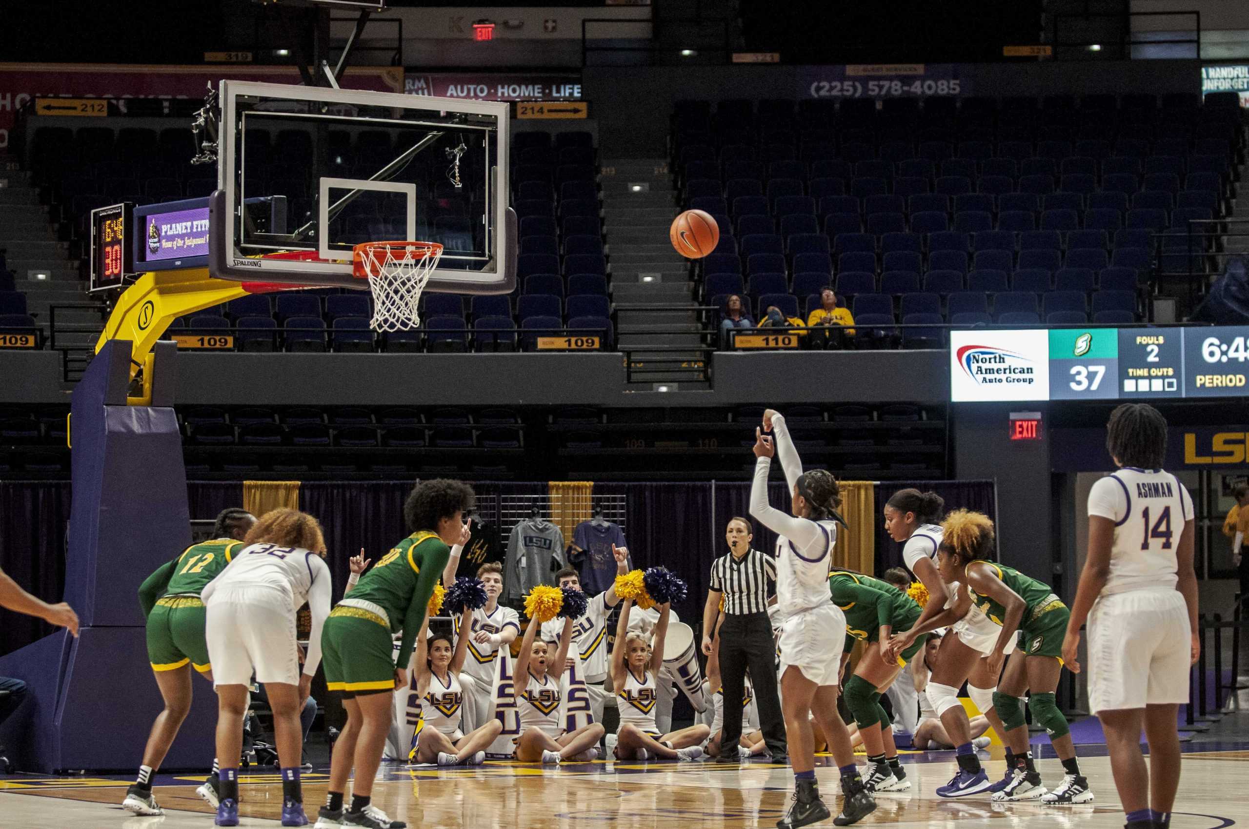 PHOTOS: LSU Lady Tigers Defeat Southeastern