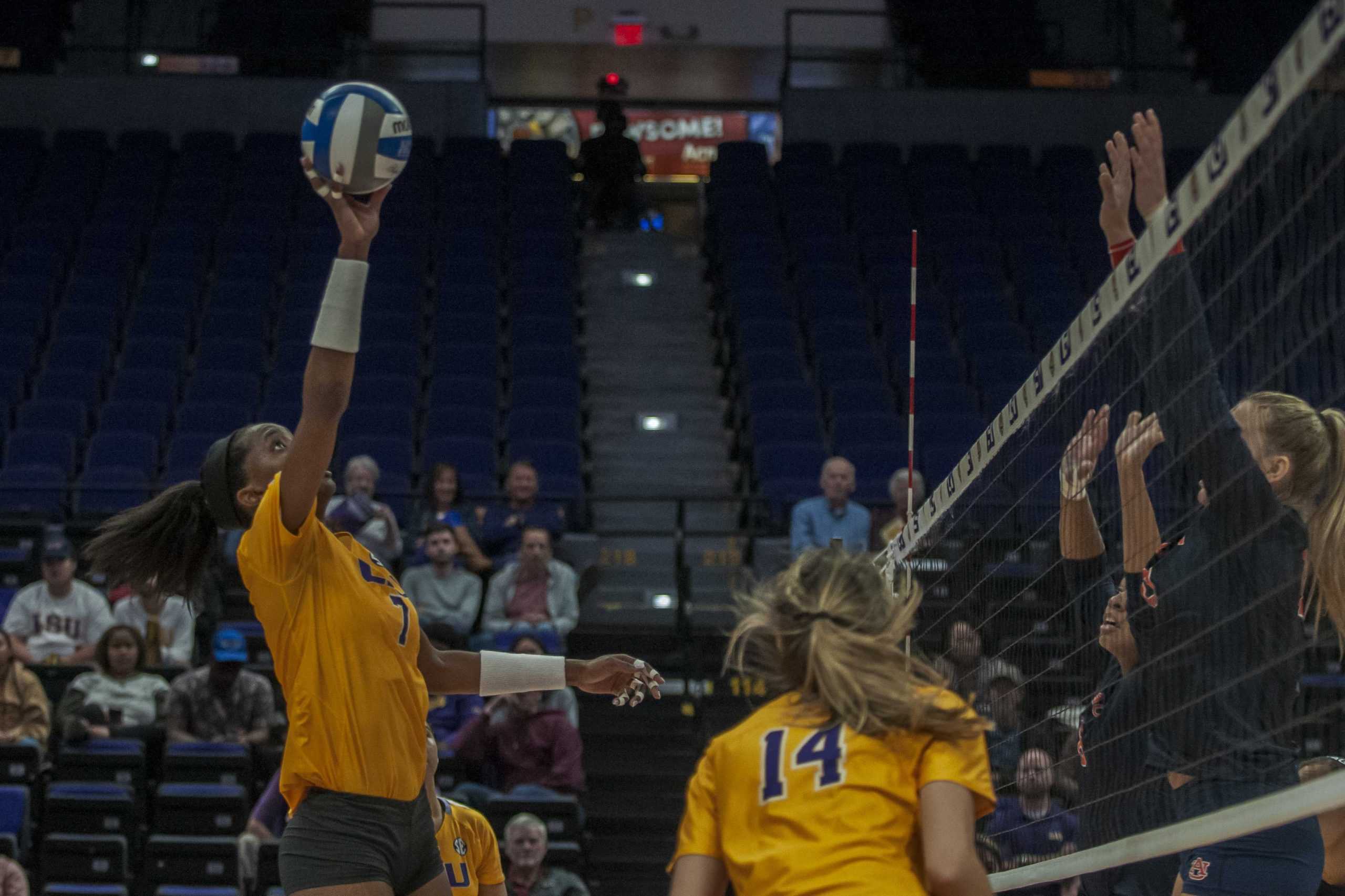 PHOTOS: LSU Women's Volleyball Defeats Auburn