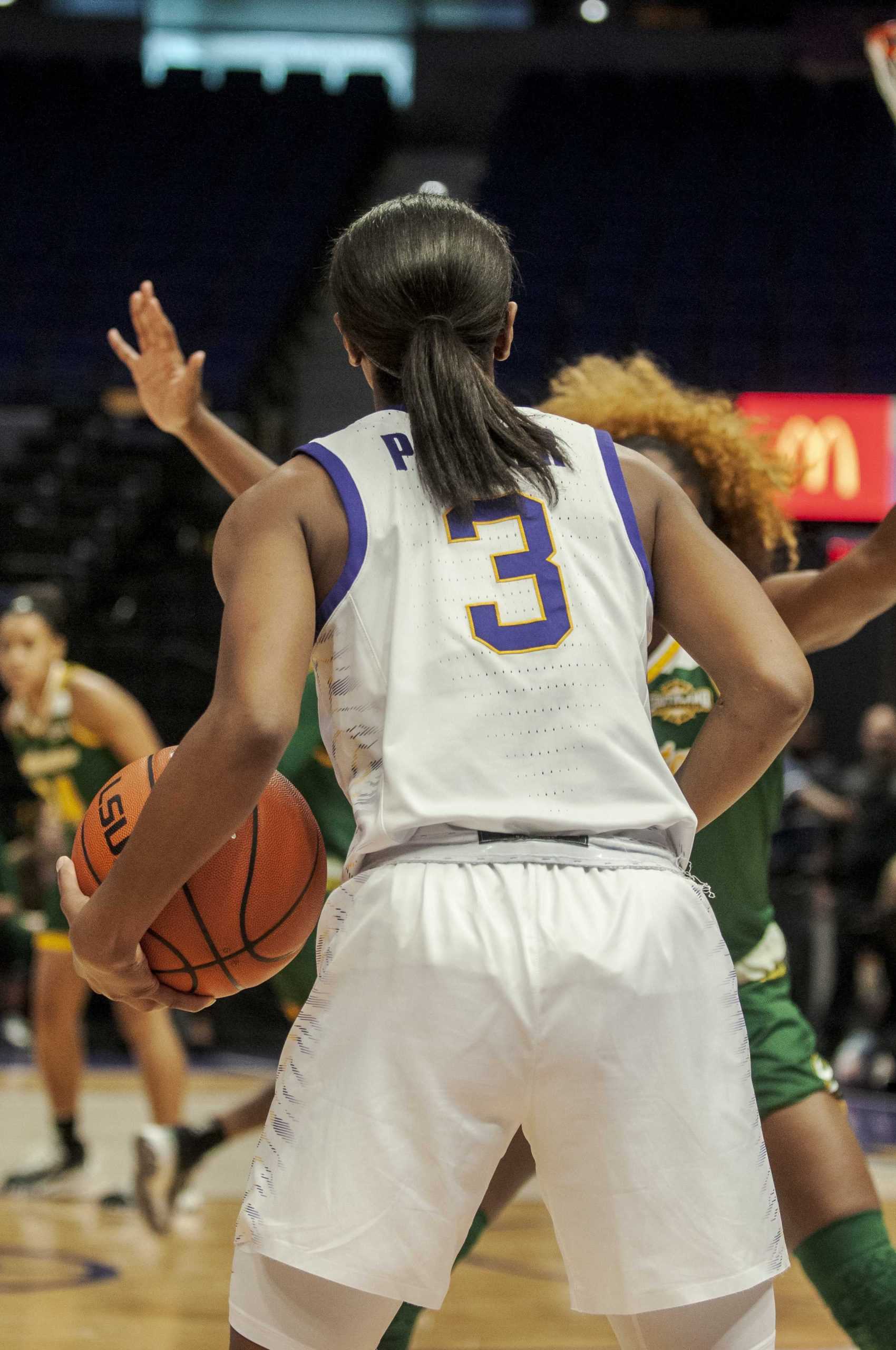 PHOTOS: LSU Lady Tigers Defeat Southeastern