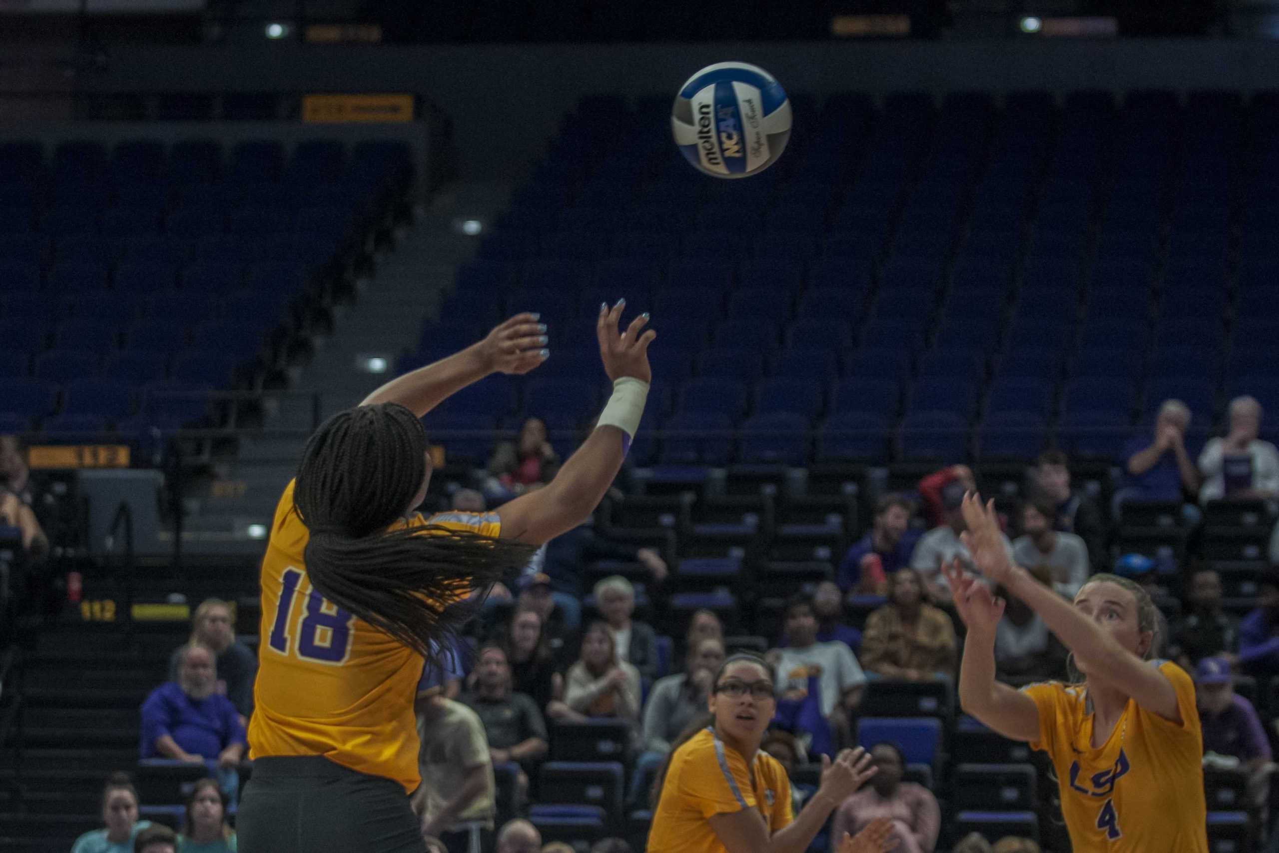 PHOTOS: LSU Women's Volleyball Defeats Auburn