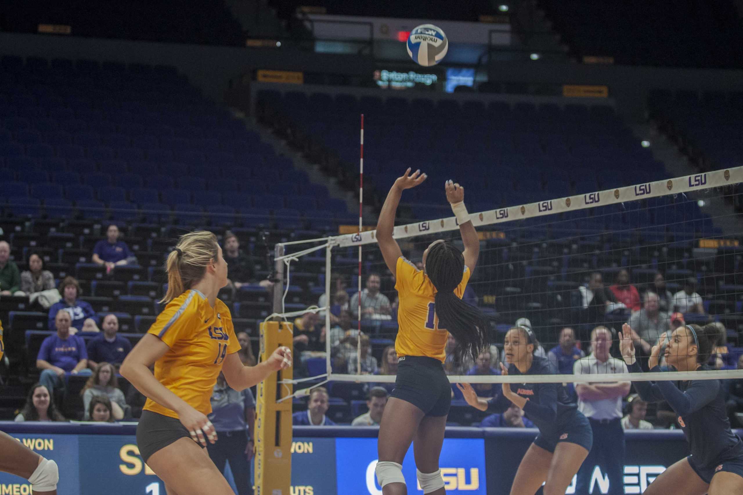 PHOTOS: LSU Women's Volleyball Defeats Auburn