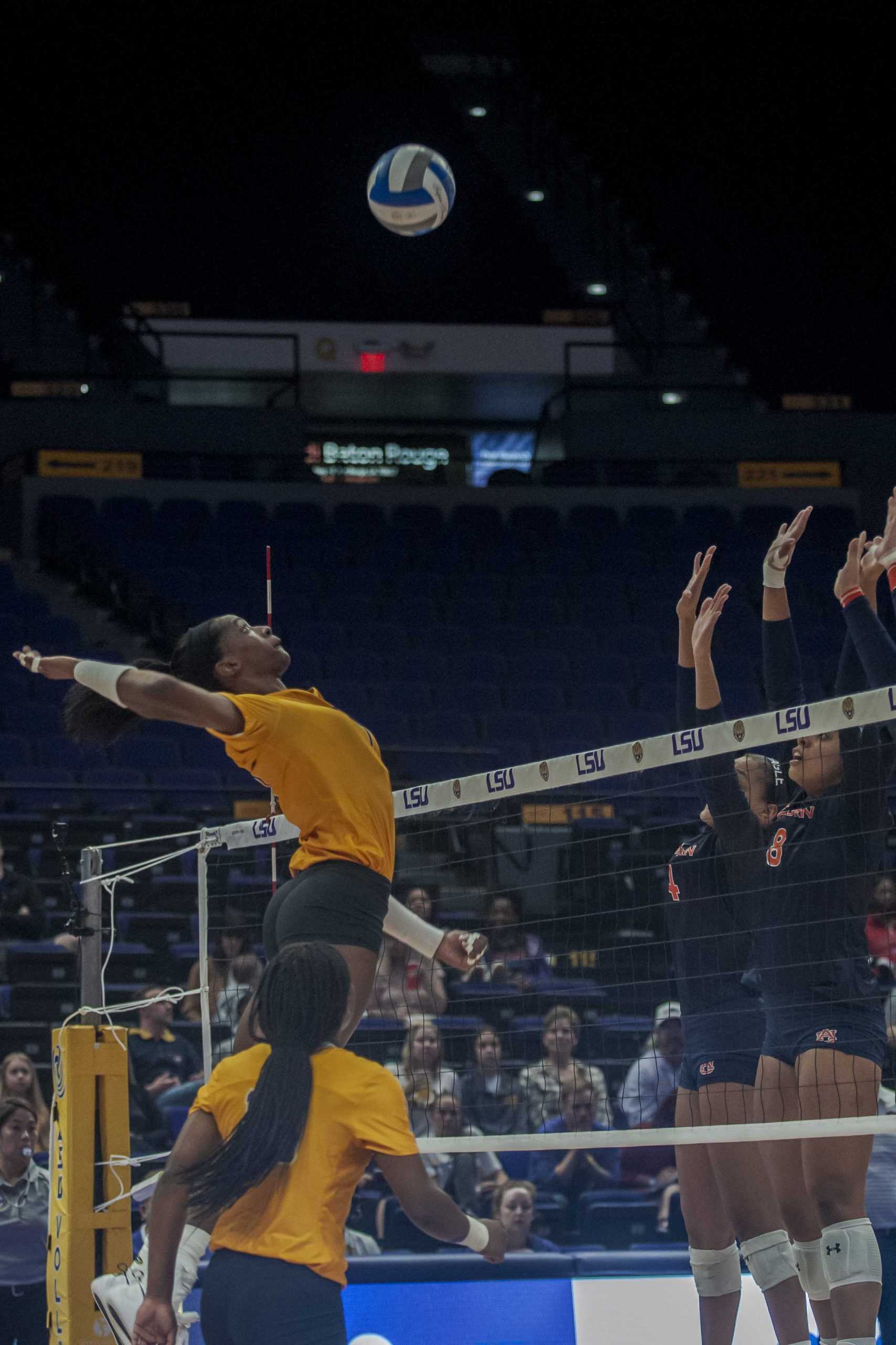 PHOTOS: LSU Women's Volleyball Defeats Auburn