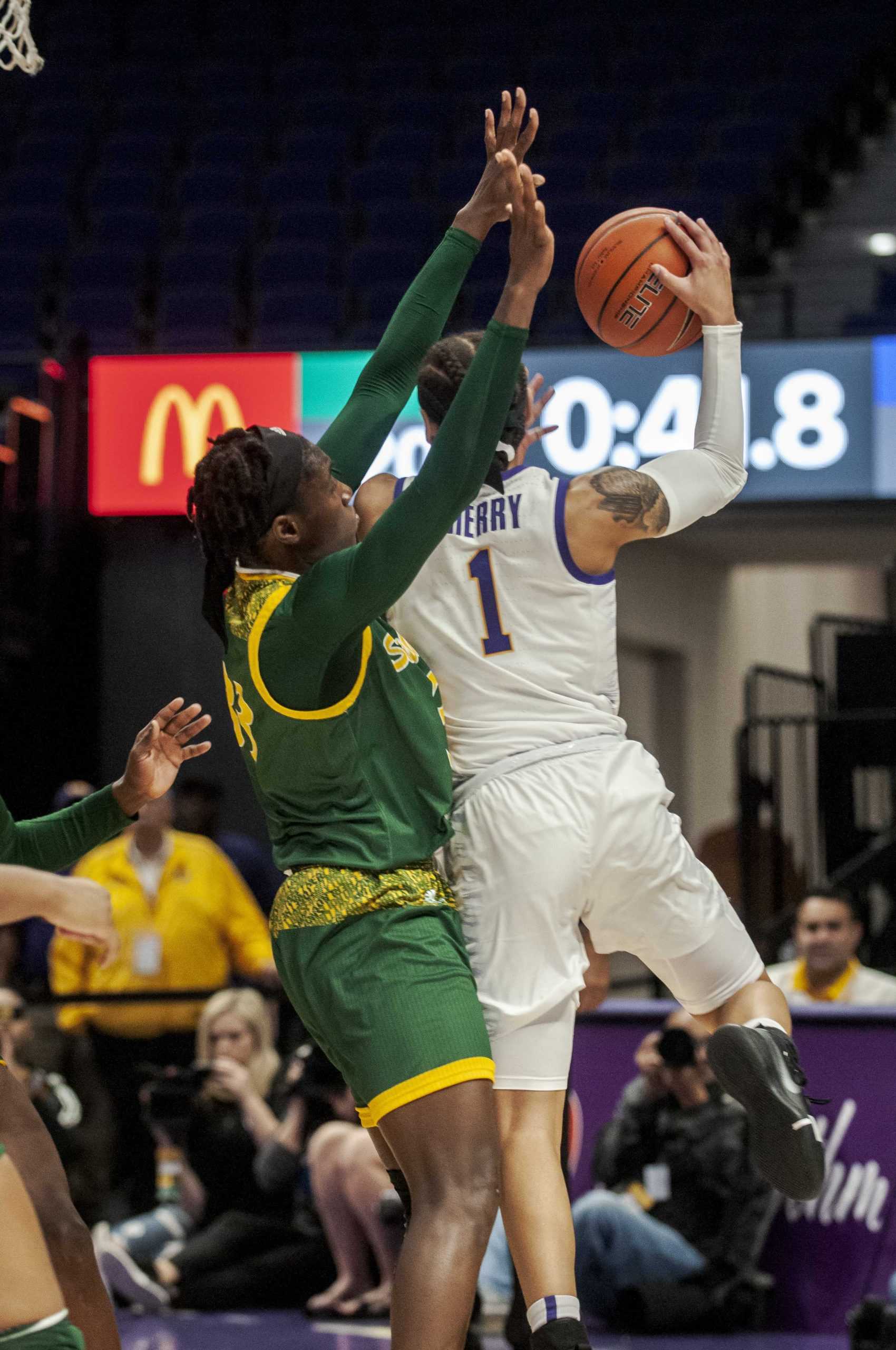 PHOTOS: LSU Lady Tigers Defeat Southeastern