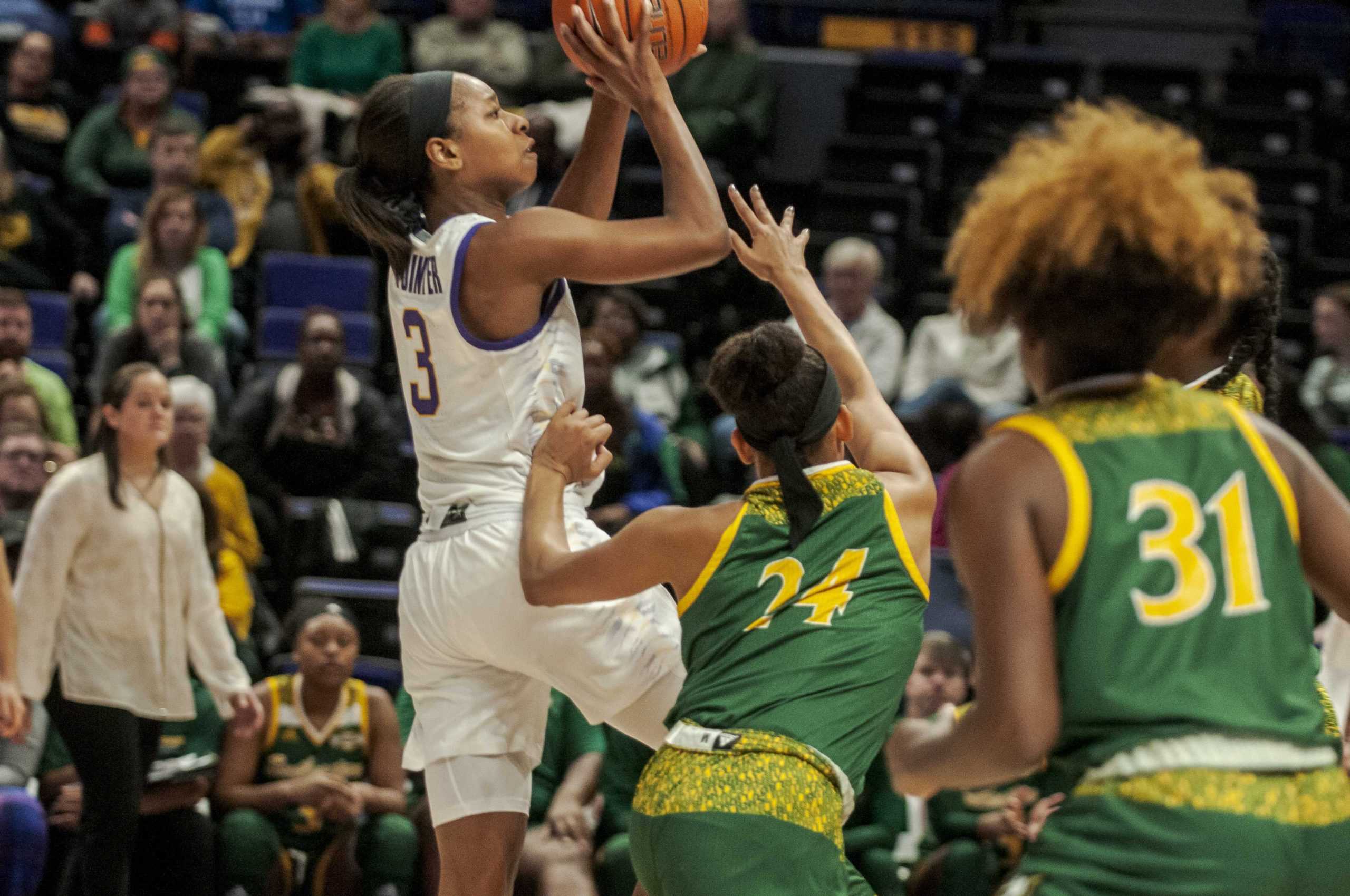 PHOTOS: LSU Lady Tigers Defeat Southeastern