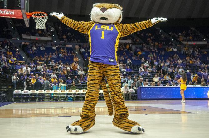 PHOTOS: LSU men's basketball defeats Mizzou