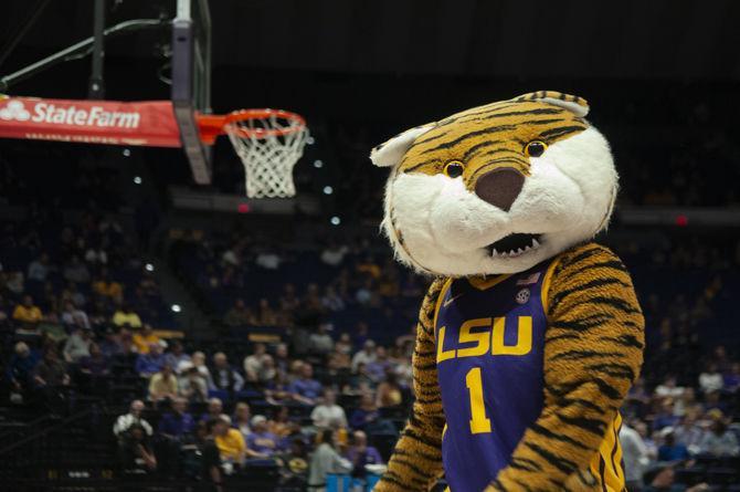 PHOTOS: LSU men's basketball defeats Mizzou