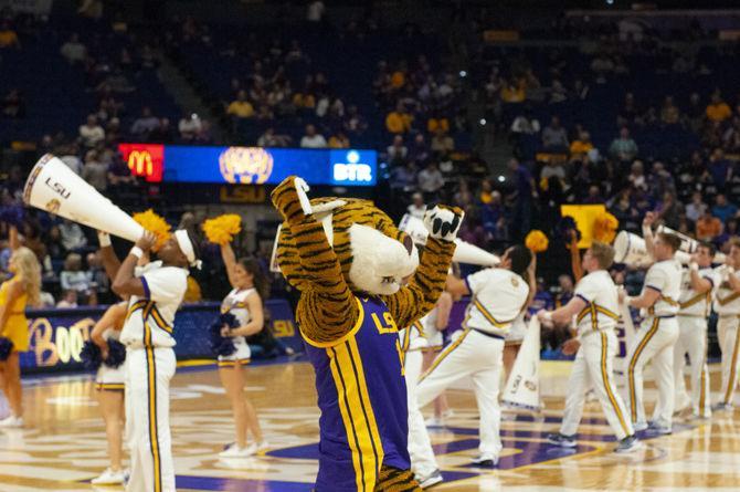 PHOTOS: LSU men's basketball defeats Mizzou