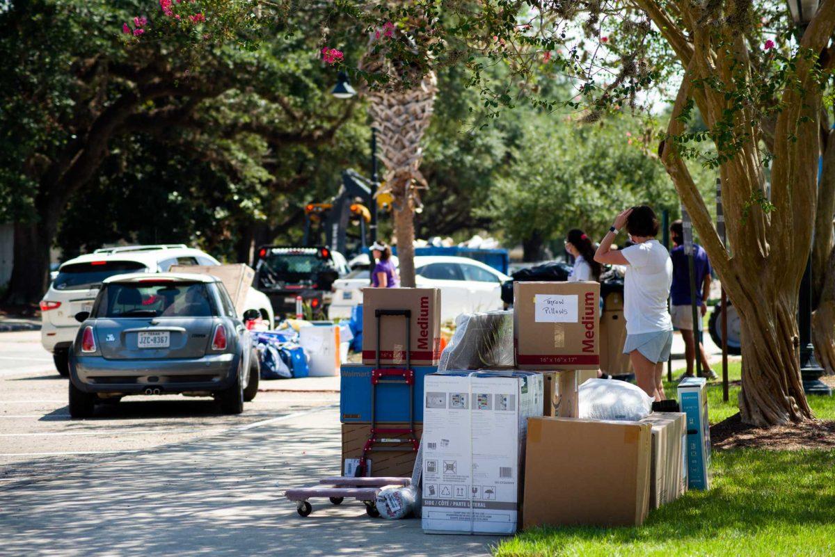 Parents and incoming students unload their belongings on Monday, Aug. 17, 2020 at West Laville Hall on South Campus Dr.&#160;