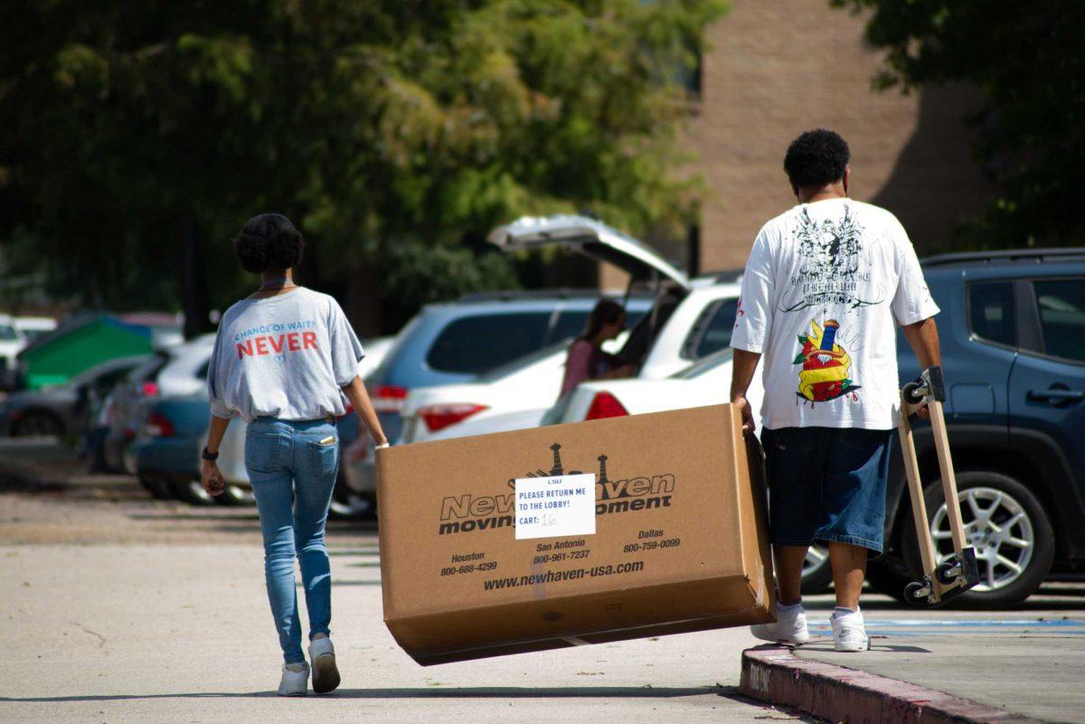 LSU students move in on Monday, Aug. 17, 2020 at the West Campus Apartments on LSU's campus.&#160;