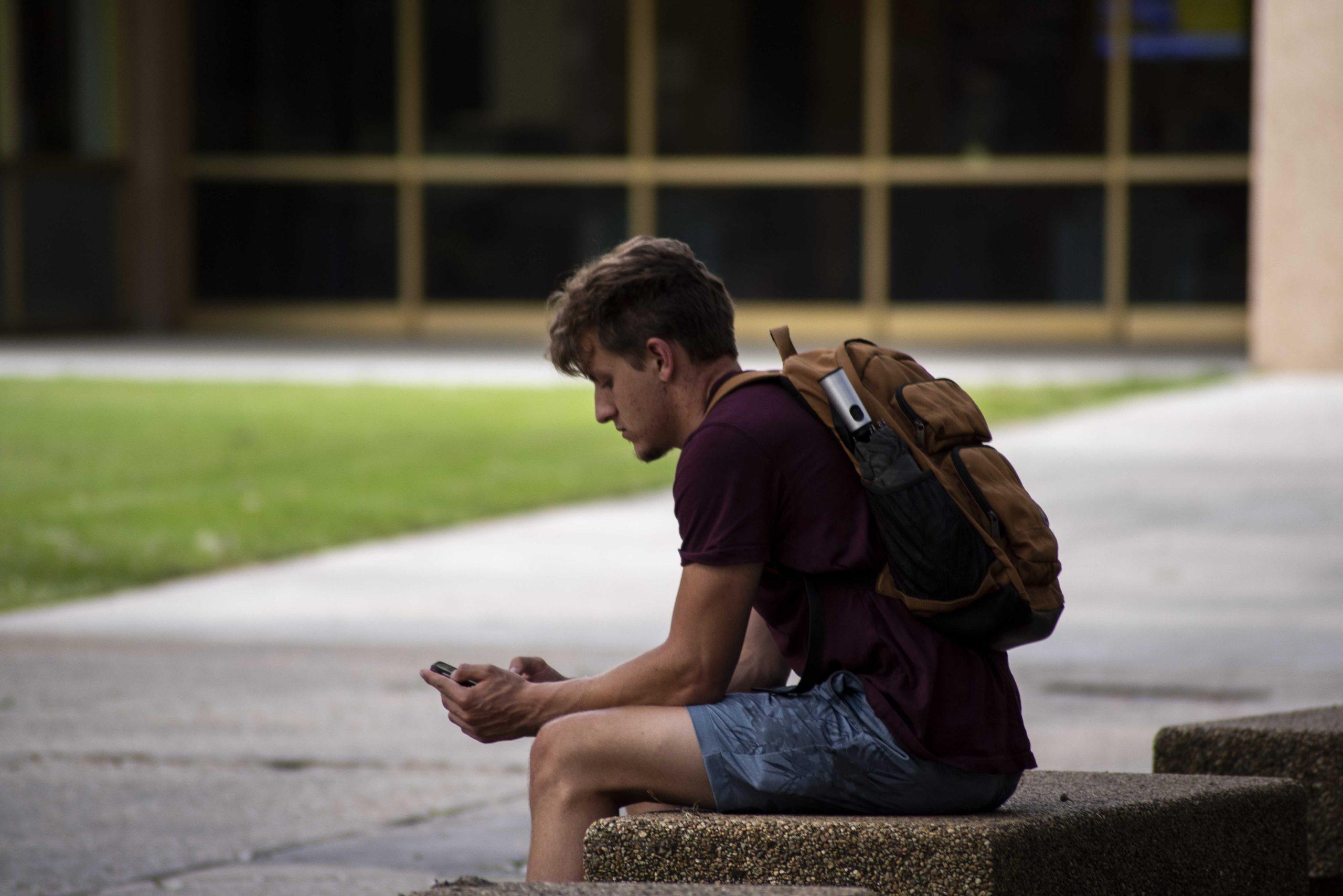 Do students spend too much time on their phones? LSU students, health experts weigh in