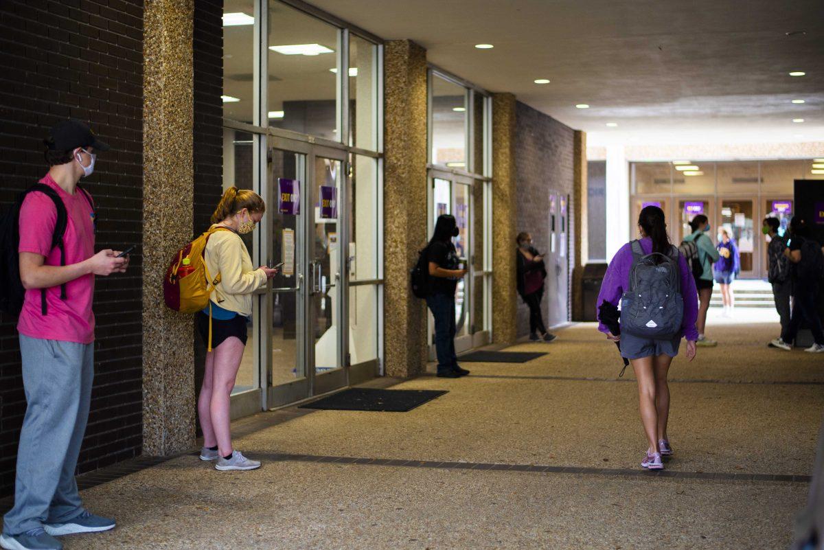 LSU students wait outside for their class to begin on Monday, Jan. 25, 2021 at Williams Hall on Tower Dr.