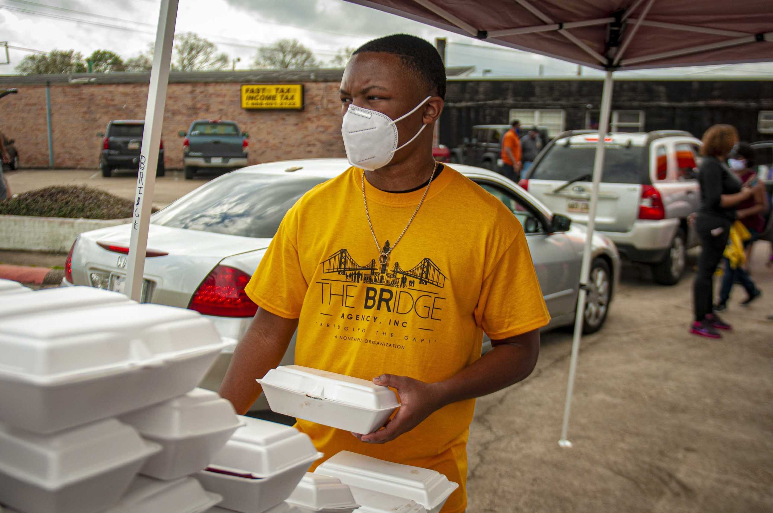 PHOTOS: LSU Students Volunteer At "Hand It On" Food Drive