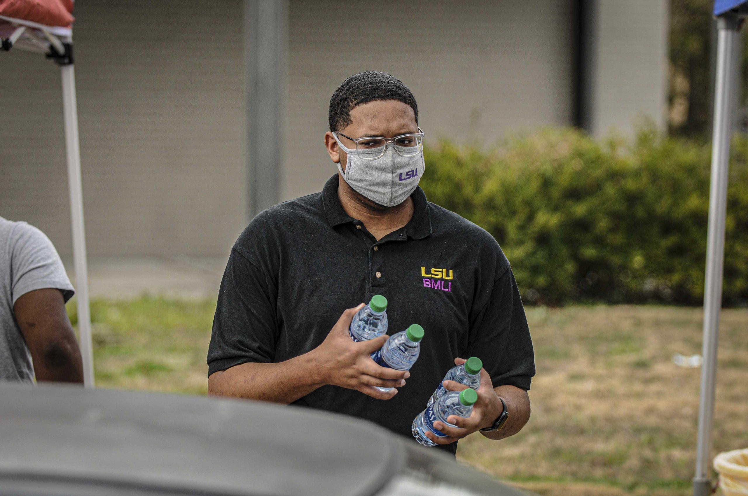 PHOTOS: LSU Students Volunteer At "Hand It On" Food Drive