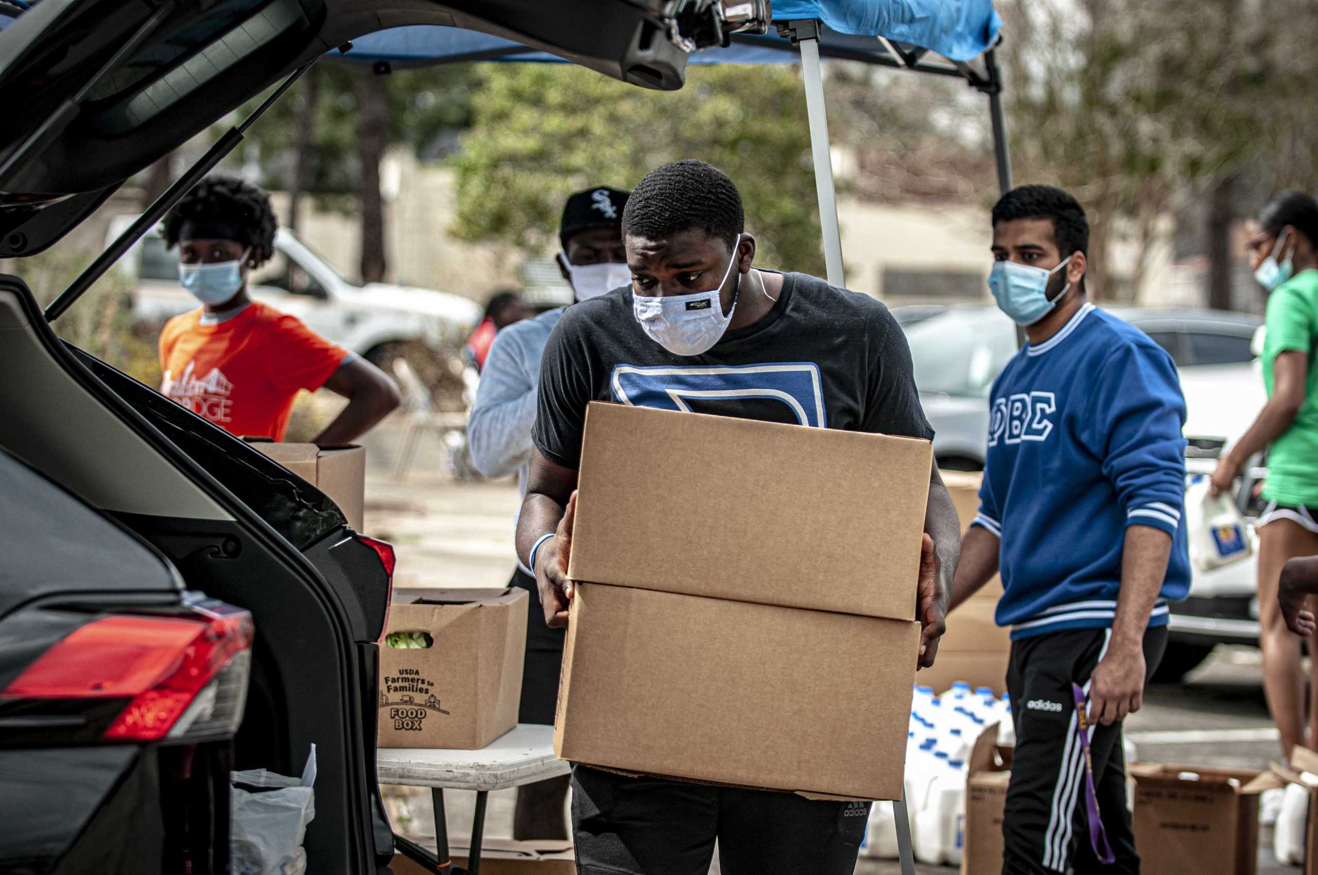 PHOTOS: LSU Students Volunteer At "Hand It On" Food Drive