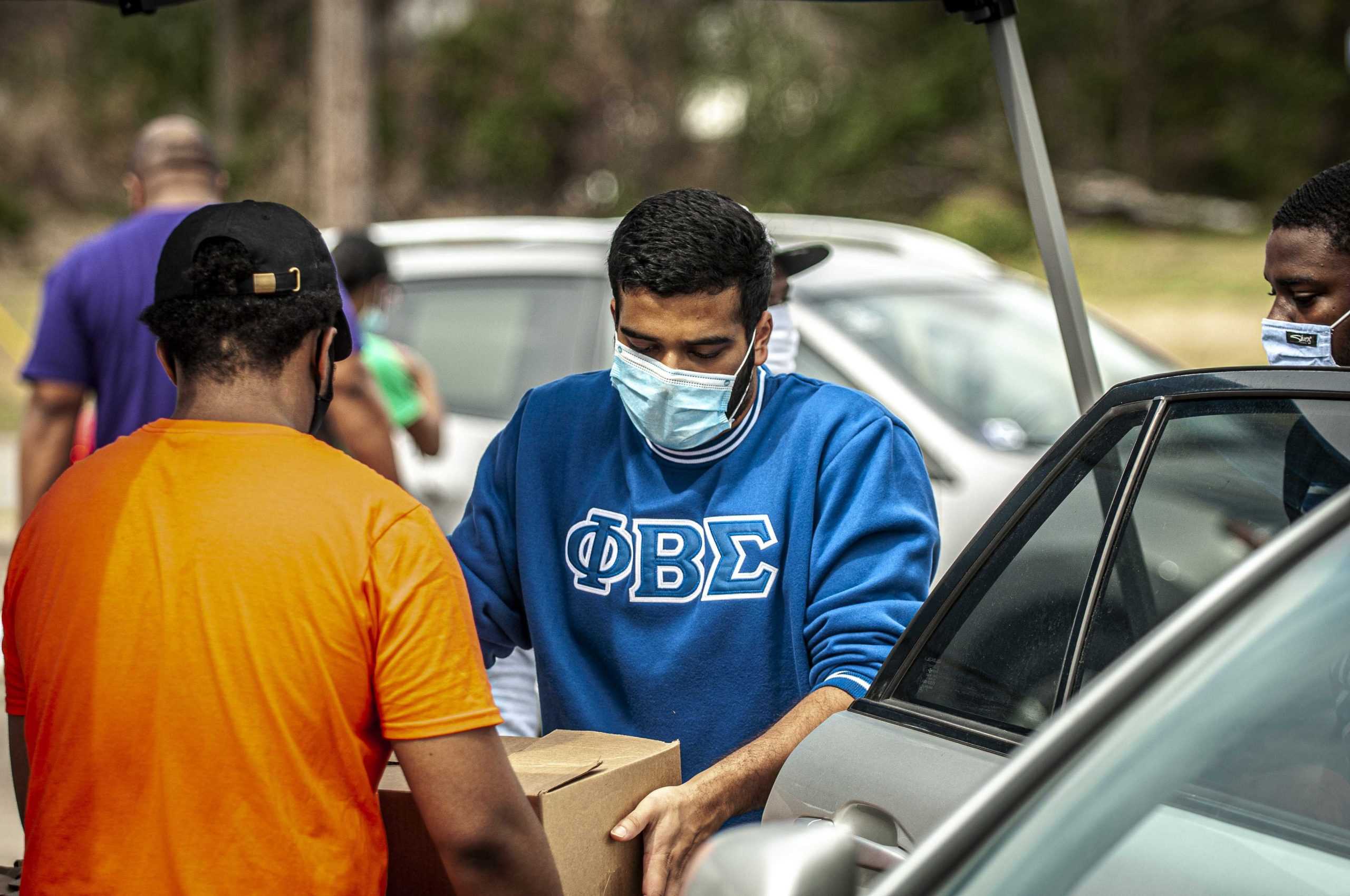 PHOTOS: LSU Students Volunteer At "Hand It On" Food Drive