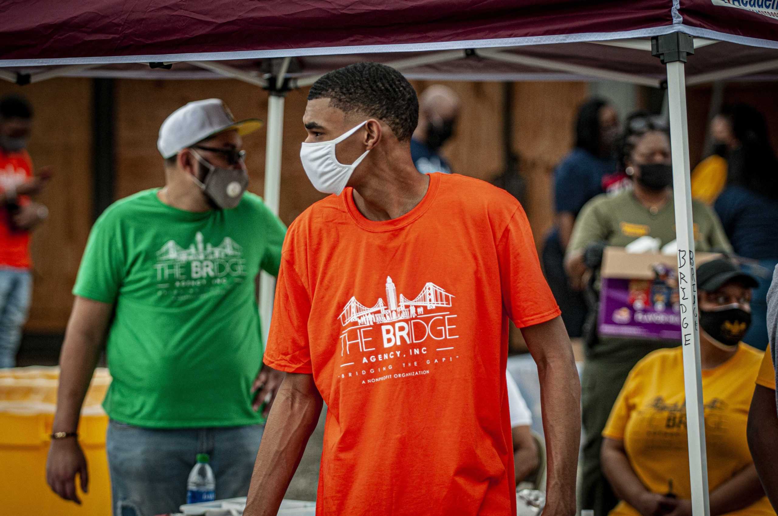 PHOTOS: LSU Students Volunteer At "Hand It On" Food Drive