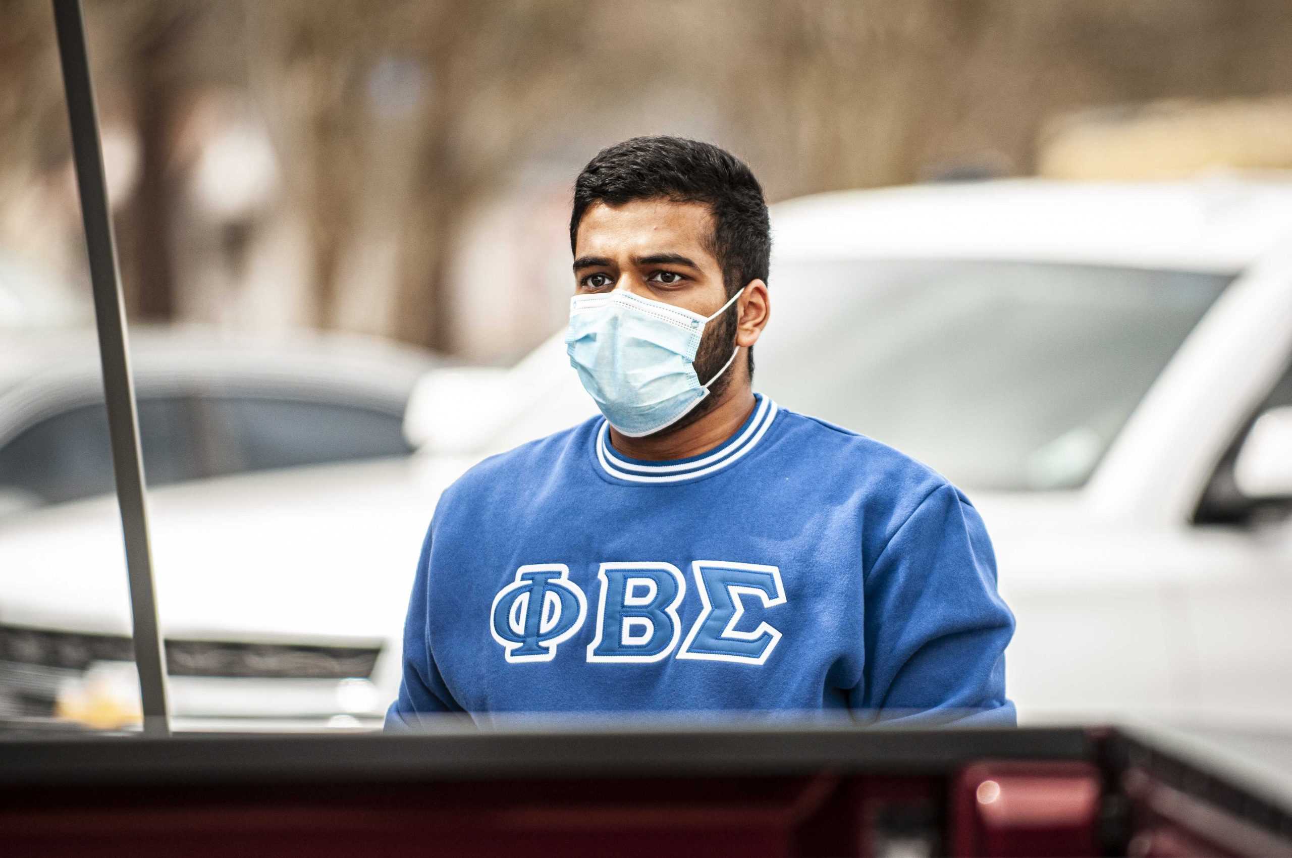 PHOTOS: LSU Students Volunteer At "Hand It On" Food Drive