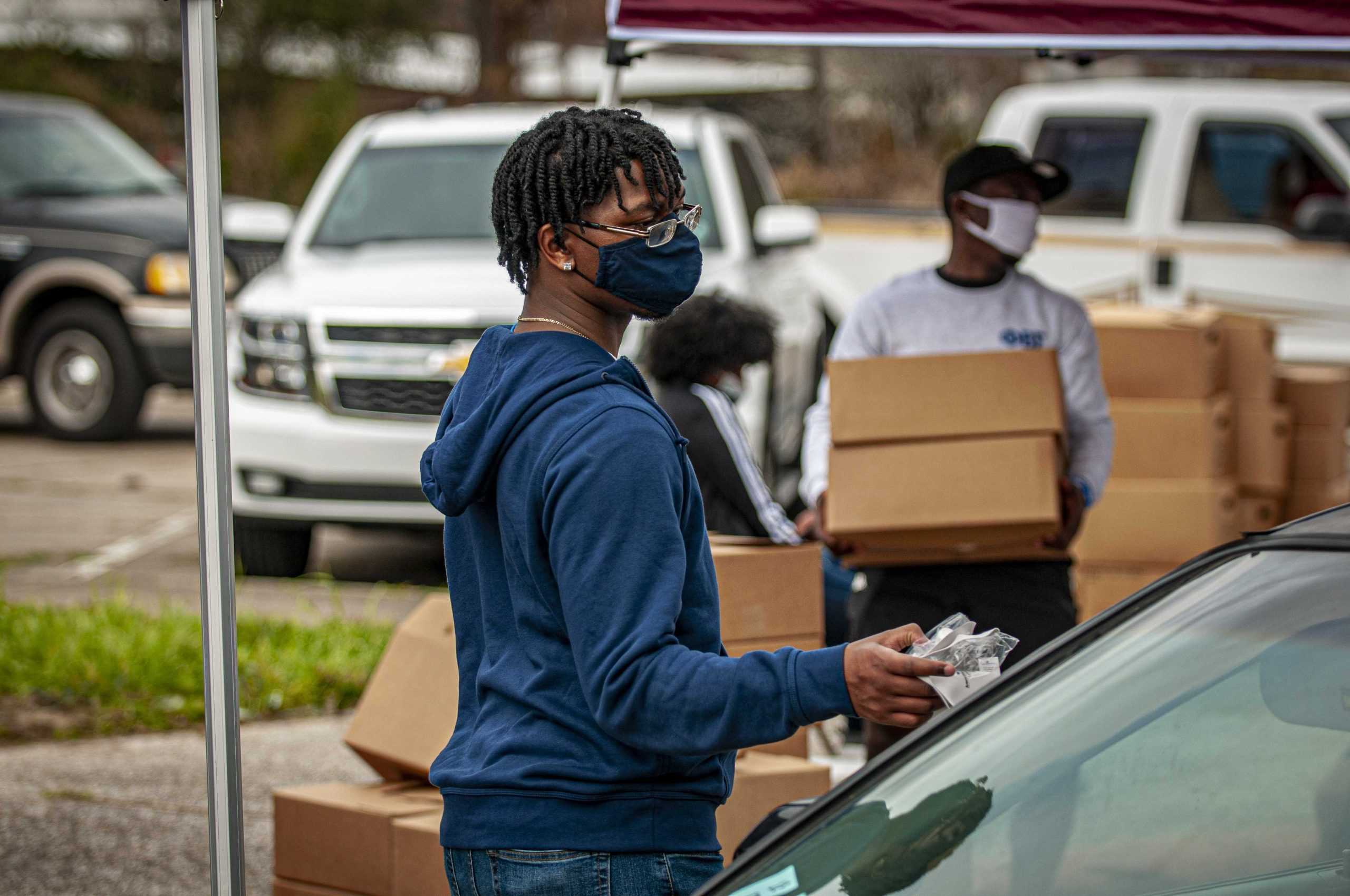 PHOTOS: LSU Students Volunteer At "Hand It On" Food Drive