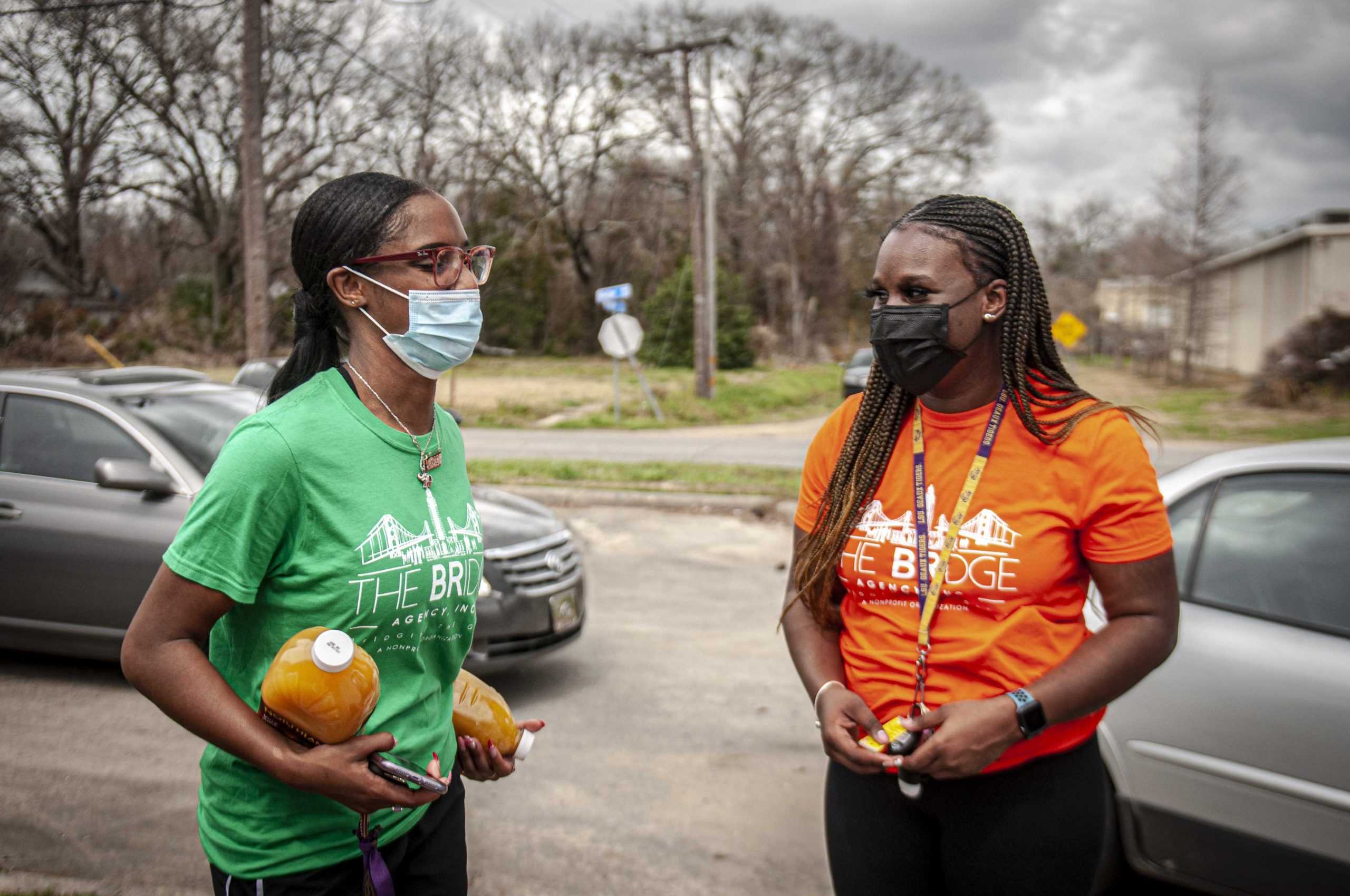 PHOTOS: LSU Students Volunteer At "Hand It On" Food Drive