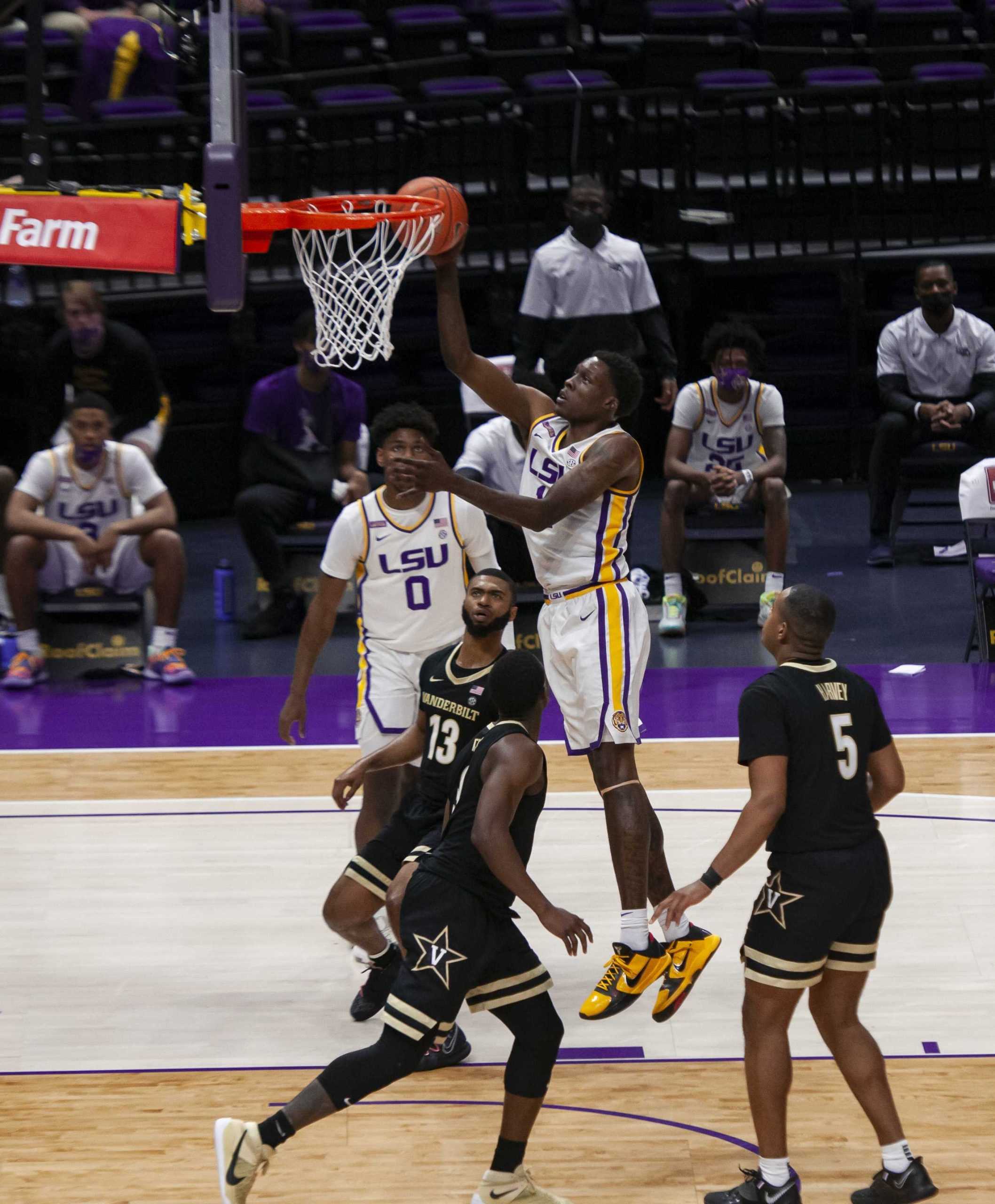 PHOTOS: LSU men's basketball defeats Vanderbilt