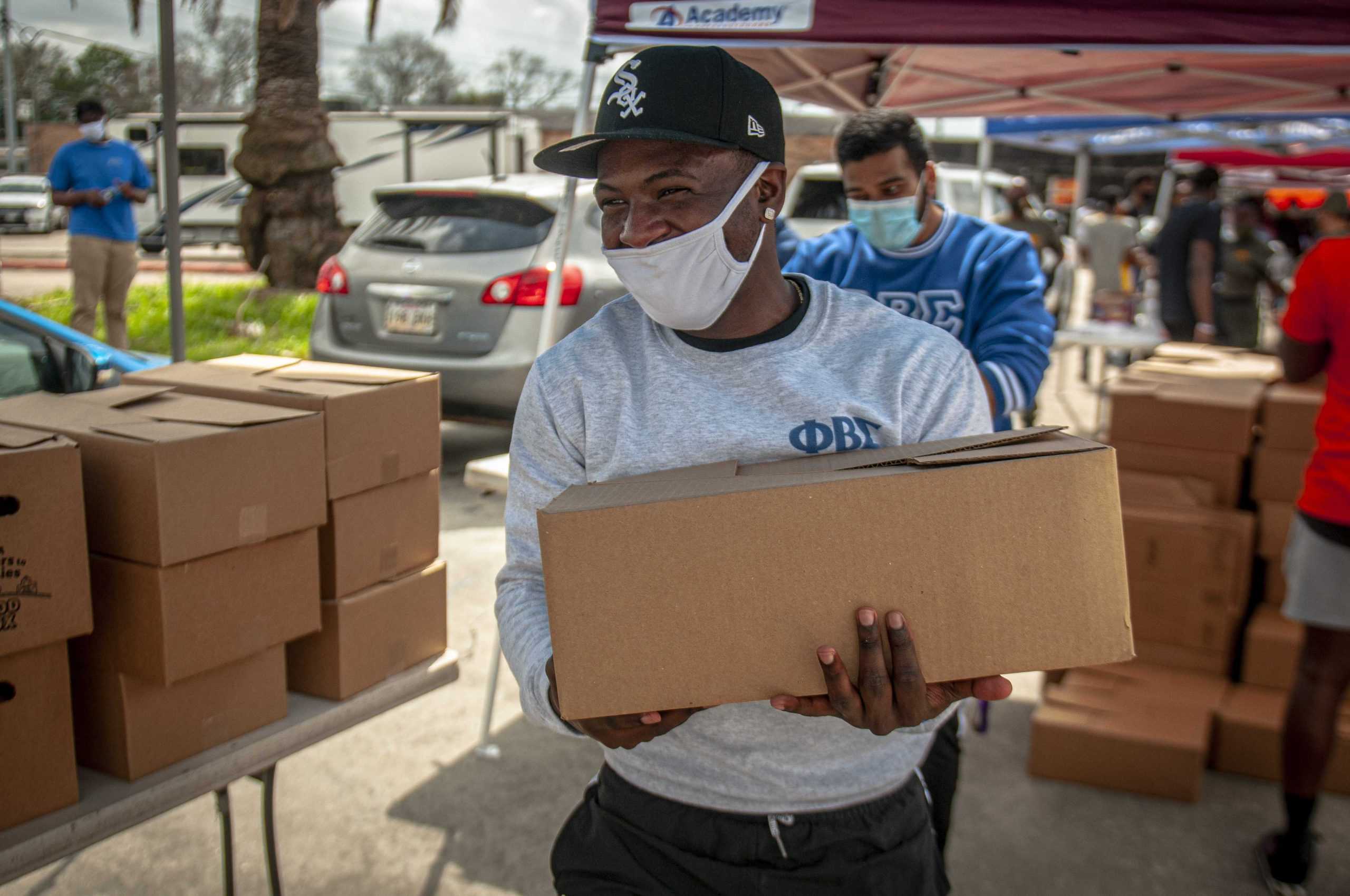 PHOTOS: LSU Students Volunteer At "Hand It On" Food Drive