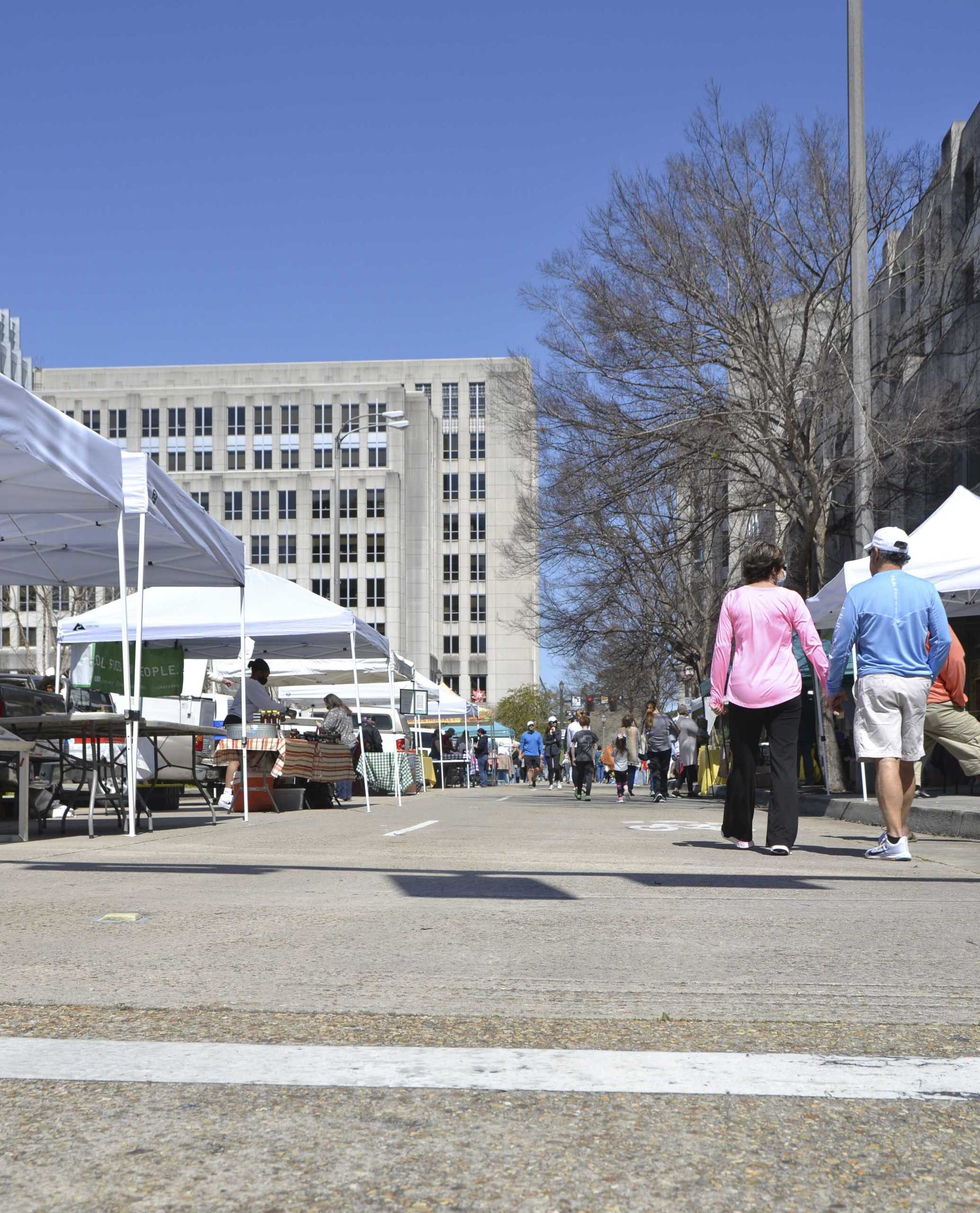 Local farmers market connects BR community members