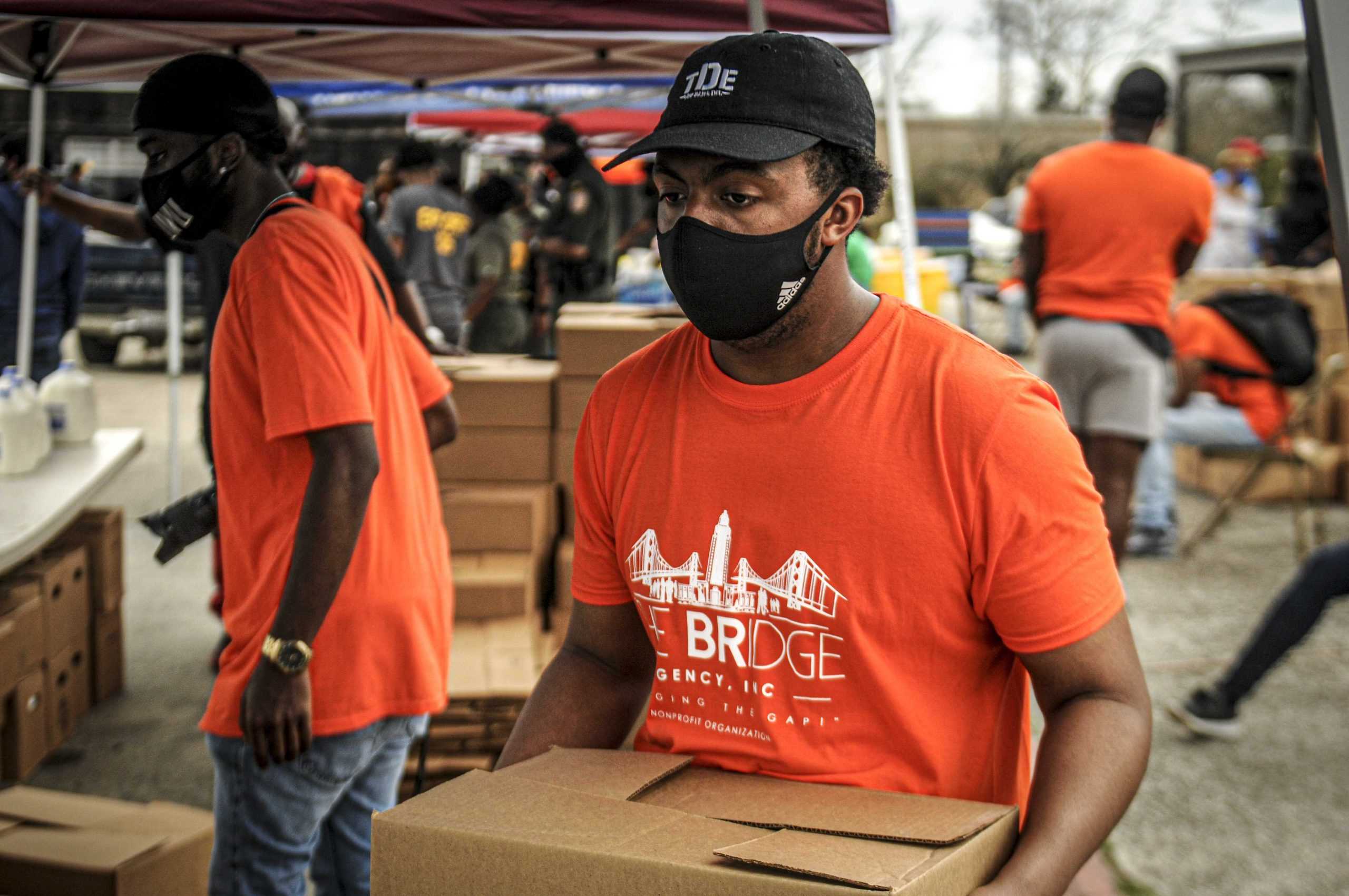 PHOTOS: LSU Students Volunteer At "Hand It On" Food Drive