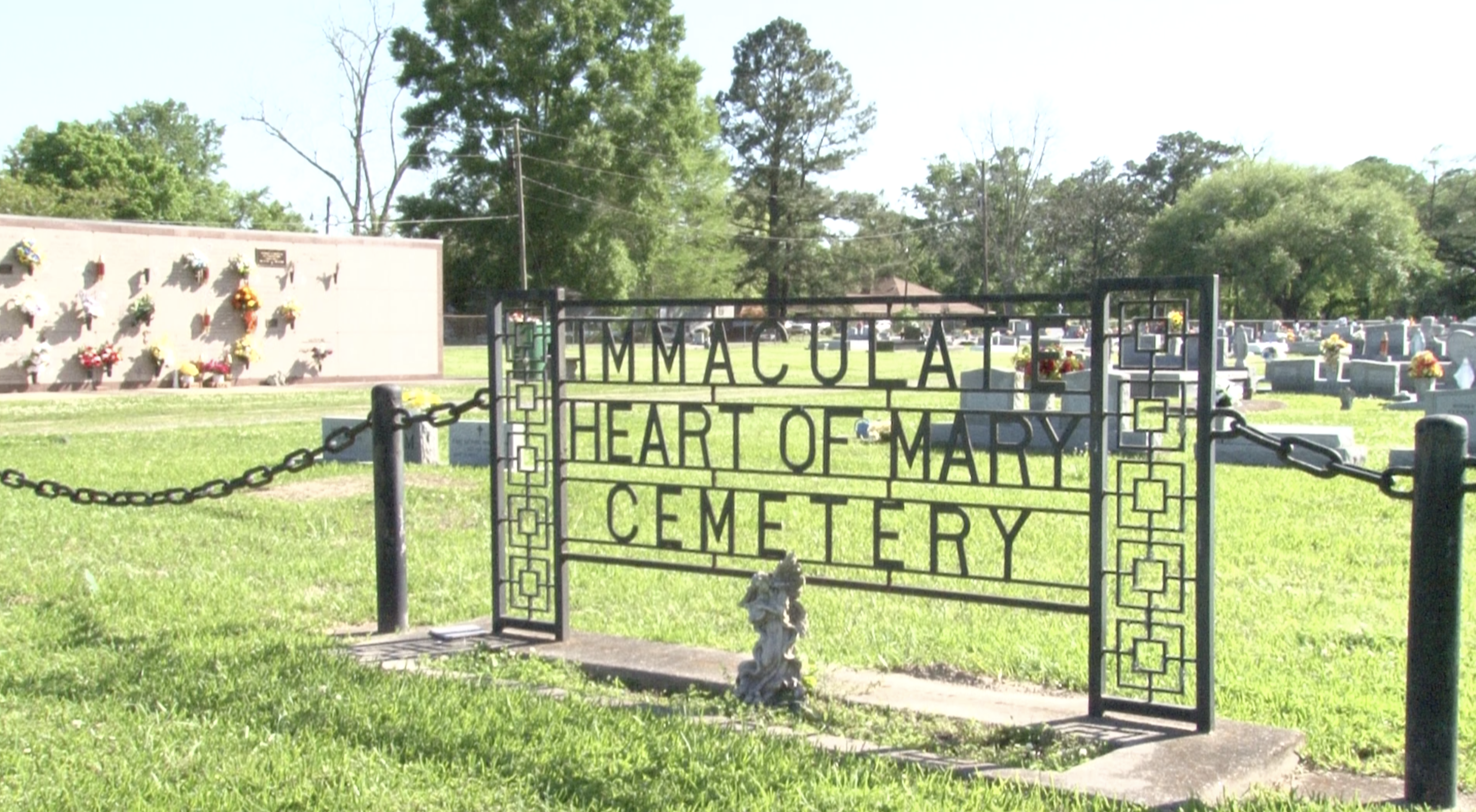 Segregated cemeteries still &#8216;haunt&#8217; Louisiana