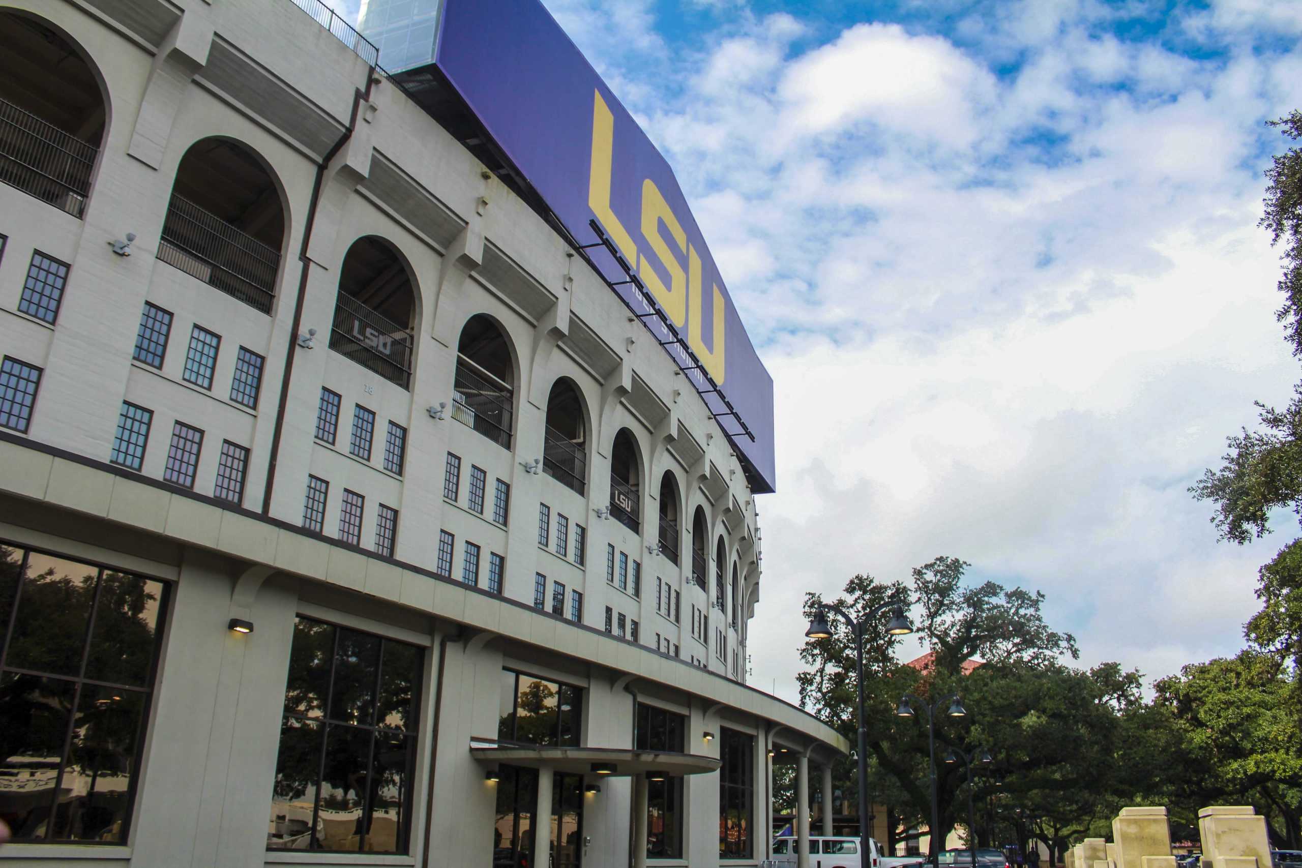 LSU freshmen and transfer students relieved to purchase football tickets after long wait