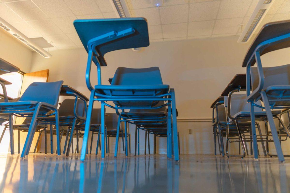 The hall lights and HEPA filter illuminate Room 136 on Tuesday, Oct. 19, 2021, inside LSU&#8217;s Lockett Hall in Baton Rouge, La.