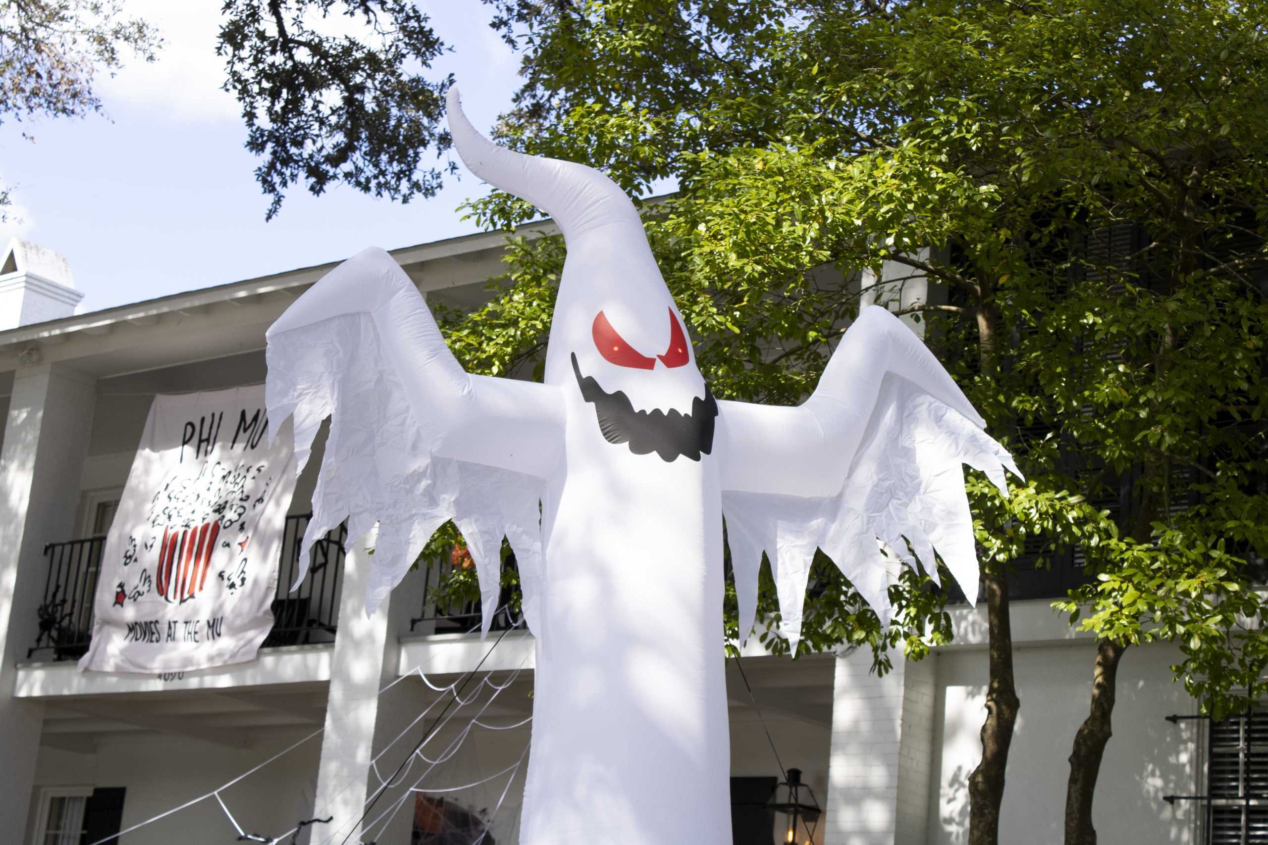 PHOTOS: Decorations flood Baton Rouge area with Halloween spirit