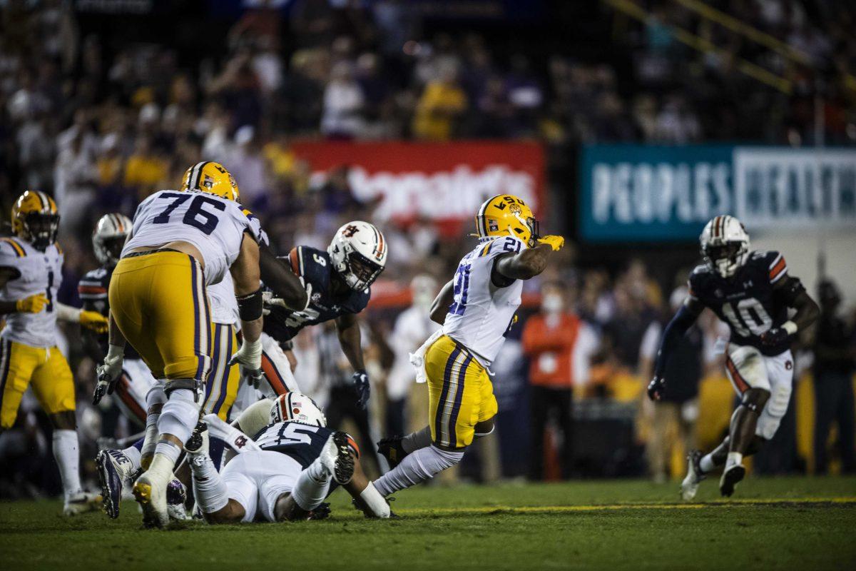 LSU football freshman running back Corey Kiner (21) evades defenders on Saturday, Oct. 2, 2021, during LSU's 24-19 loss against Auburn at Tiger Stadium in Baton Rouge, La.