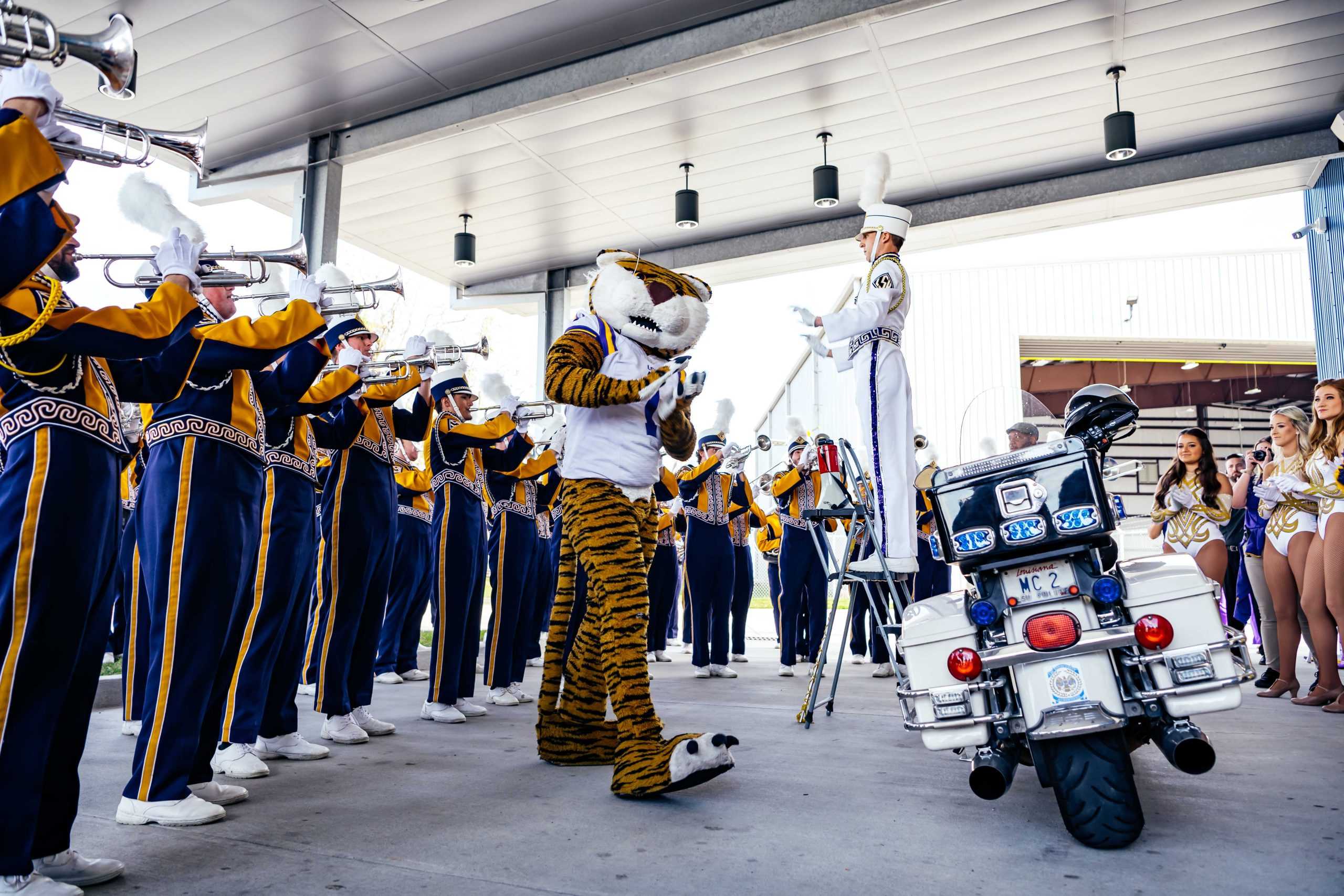 PHOTOS: Newly hired LSU football head coach Brian Kelly and family fly into Baton Rouge