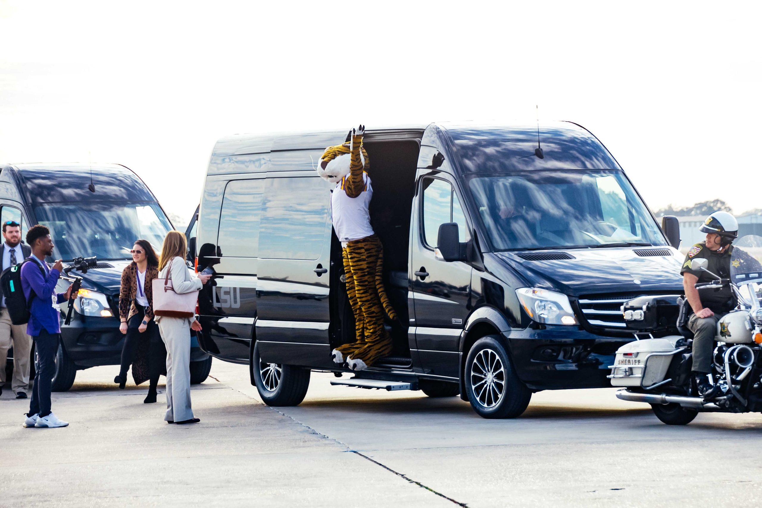 PHOTOS: Newly hired LSU football head coach Brian Kelly and family fly into Baton Rouge