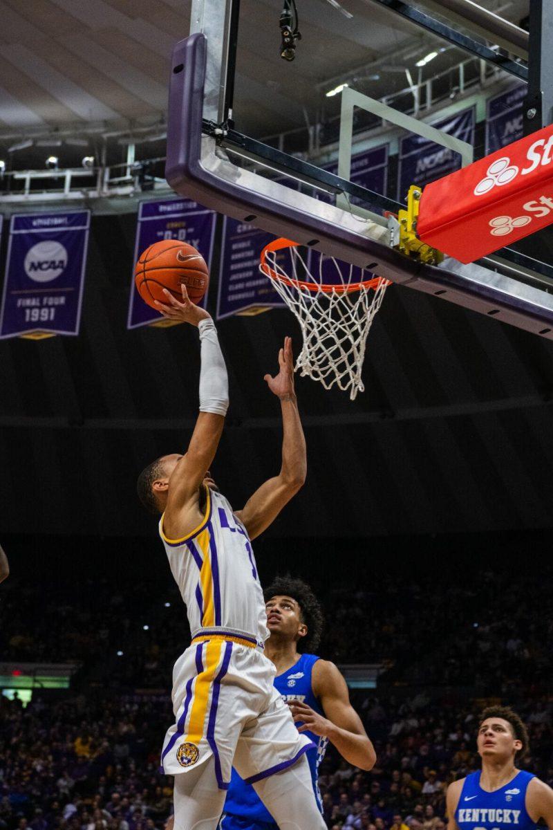 LSU men&#8217;s basketball senior guard Xavier Pinson (1) goes for a layup Tuesday, Jan. 04, 2022, during LSU&#8217;s 56-50 win against Kentucky in the Pete Maravich Assembly Center on North Stadium Drive in Baton Rouge, La.