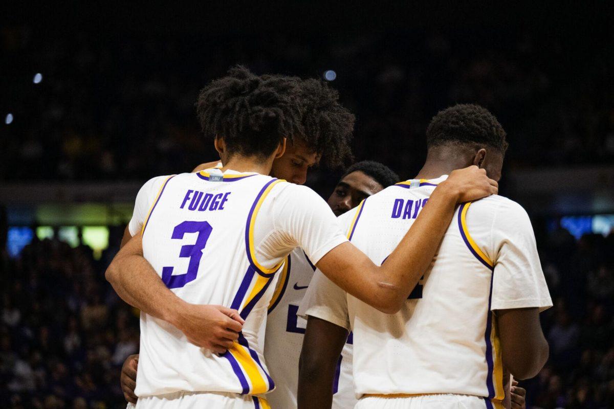 LSU men&#8217;s basketball team huddles up Tuesday, Jan. 04, 2022, during LSU&#8217;s 56-50 win against Kentucky in the Pete Maravich Assembly Center on North Stadium Drive in Baton Rouge, La.