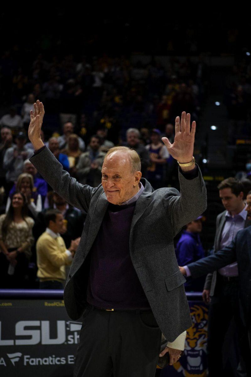 Longtime LSU basketball coach Dale Brown waves to fans as he enters the court Tuesday, Jan. 04, 2022, before LSU&#8217;s 56-50 win against Kentucky in the Pete Maravich Assembly Center on North Stadium Drive in Baton Rouge, La.