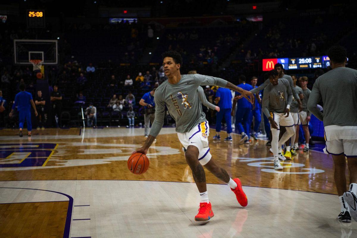 LSU men&#8217;s basketball junior forward Shareef O&#8217;Neal (24) warms up Tuesday, Jan. 04, 2022, before LSU&#8217;s 56-50 win against Kentucky in the Pete Maravich Assembly Center on North Stadium Drive in Baton Rouge, La.