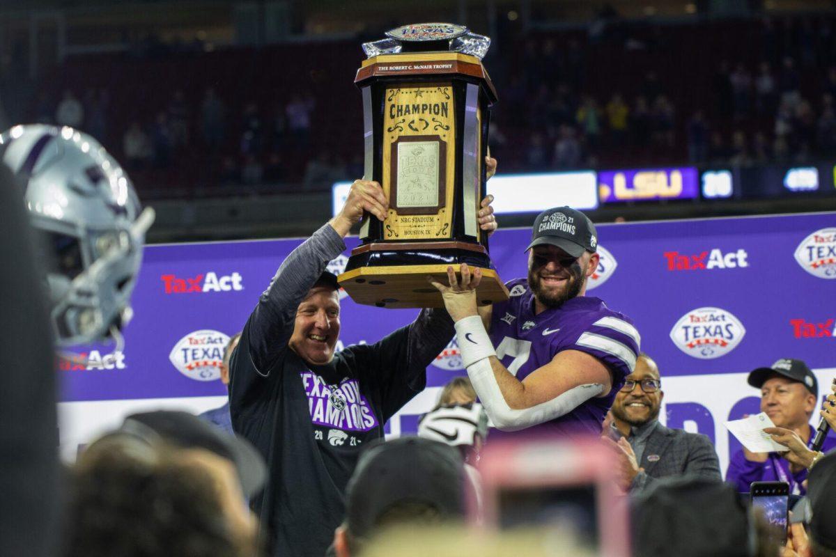 Kansas State quarterback Skylar Thompson (7) and head coach Chris Klieman hoist the Texas Bowl trophy Tuesday, Jan. 4, 2022, during LSU&#8217;s 42-20 loss against Kansas State at NRG Stadium in Houston, TX.