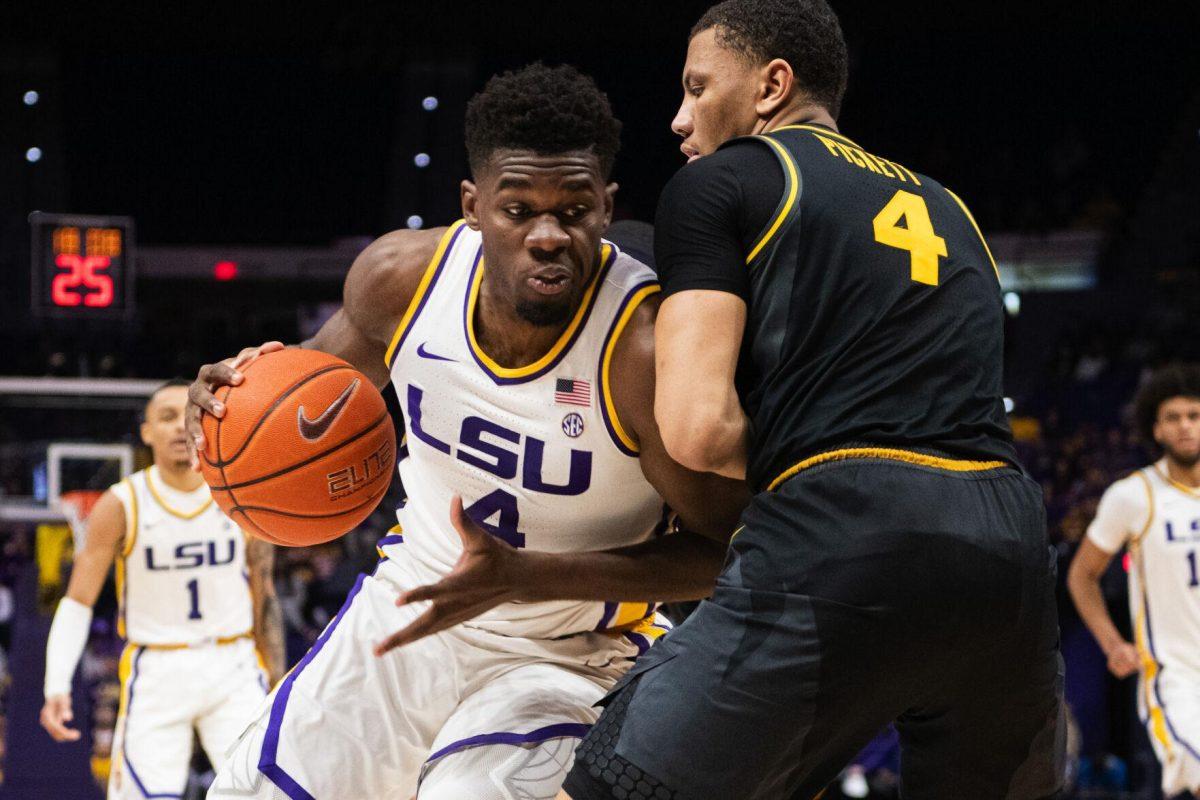 LSU men&#8217;s basketball senior forward Darius Days (4) prepares to attack the rim Saturday, Feb. 26, 2022, during LSU&#8217;s 75-55 win against Missouri in the Pete Maravich Assembly Center on North Stadium Drive in Baton Rouge, La.