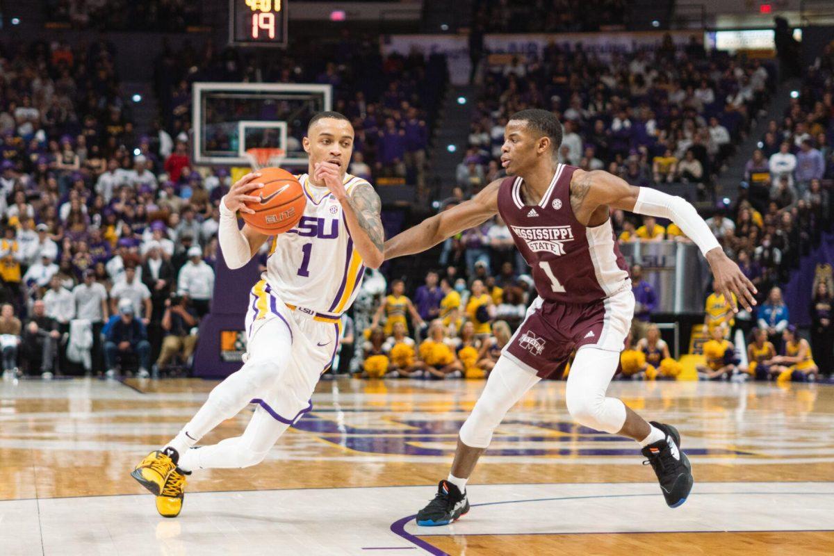 LSU men&#8217;s basketball senior guard Xavier Pinson (1) drives toward the goal on Saturday, Feb. 12, 2022, during LSU&#8217;s 69-65 win over Mississippi State at the Pete Maravich Assembly Center on North Stadium Drive in Baton Rouge, La.