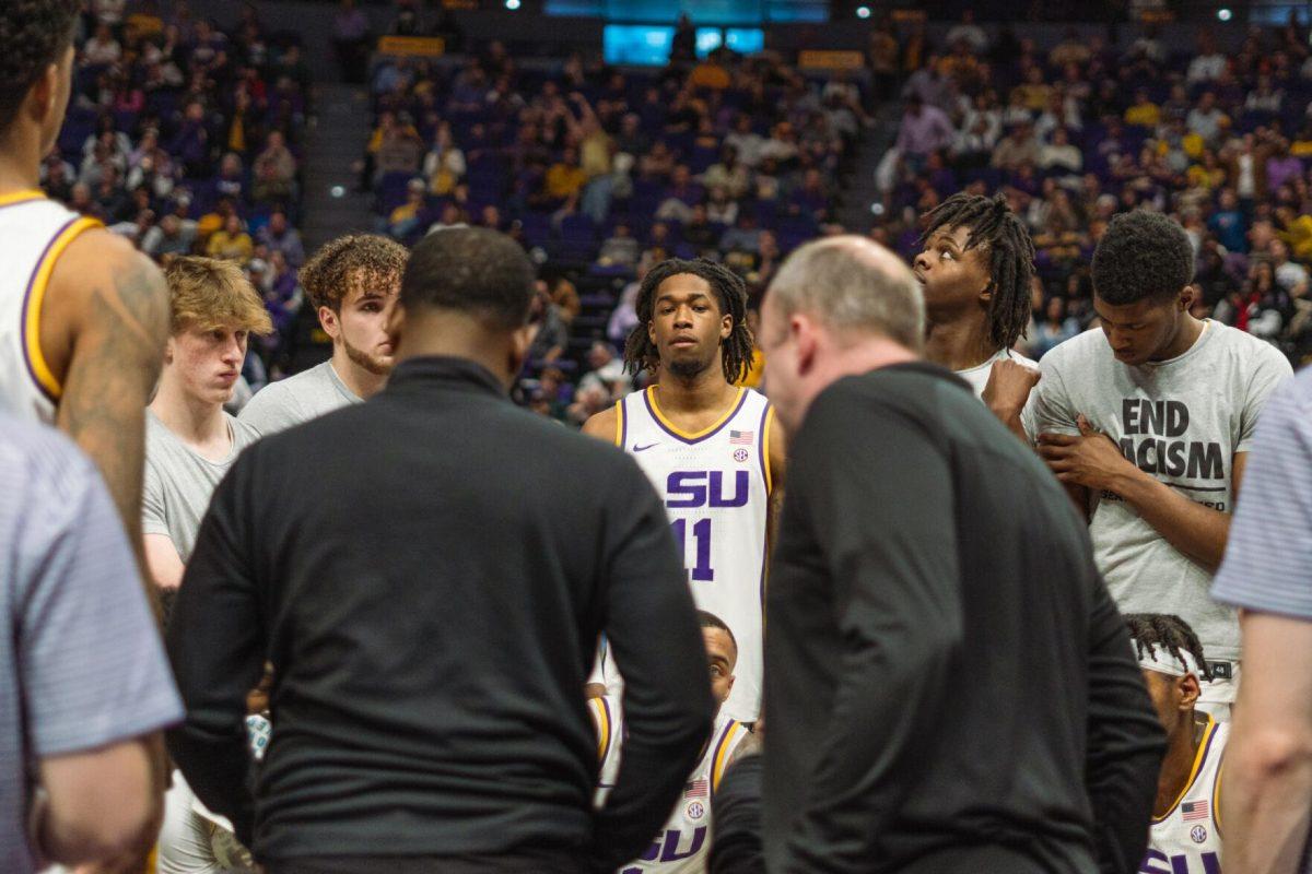 The LSU men&#8217;s basketball team huddles up during a timeout on Saturday, Feb. 12, 2022, during LSU&#8217;s 69-65 win over Mississippi State in the Pete Maravich Assembly Center on North Stadium Drive in Baton Rouge, La.